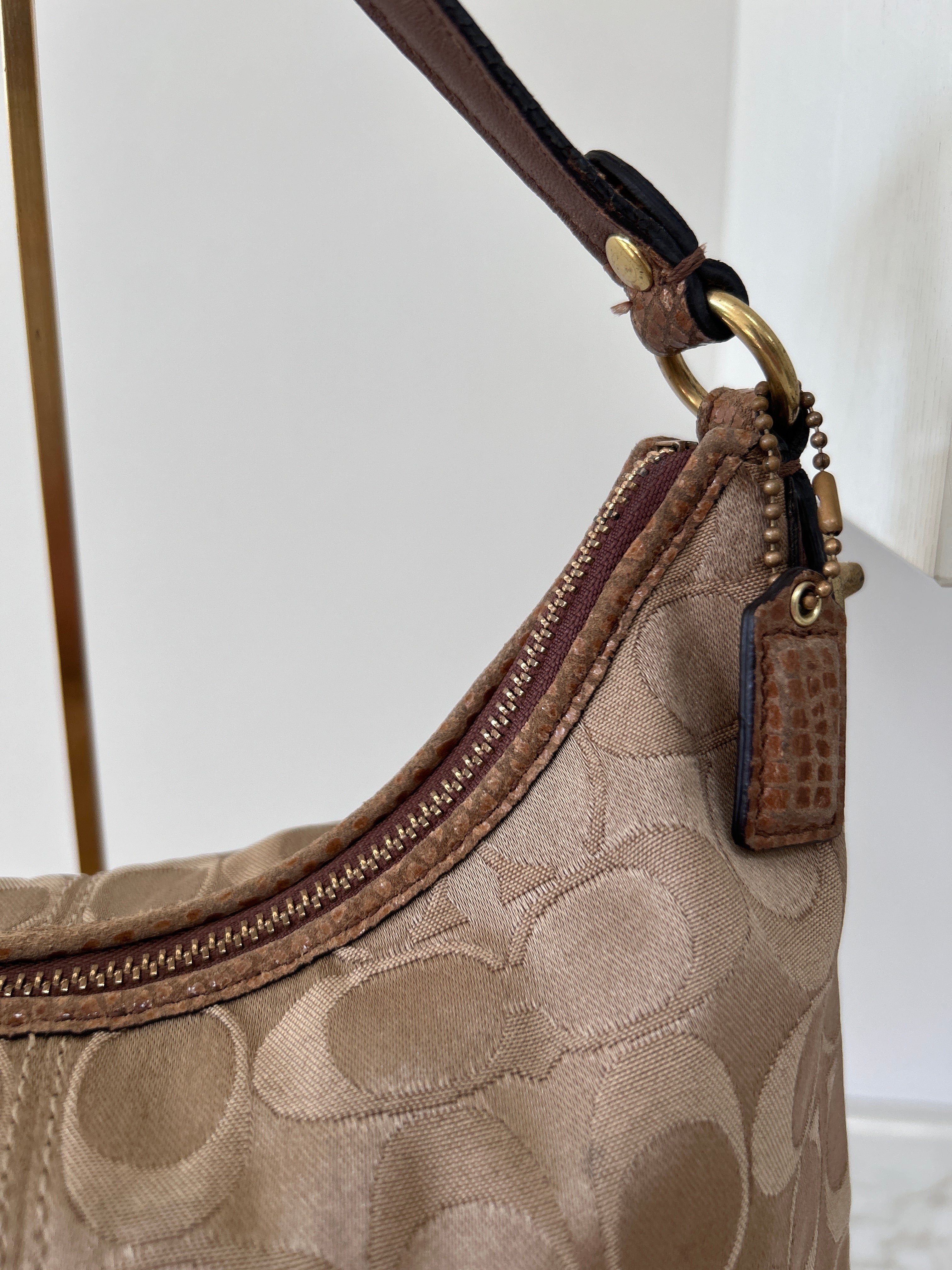 Vintage Coach turnlock shoulder bag
