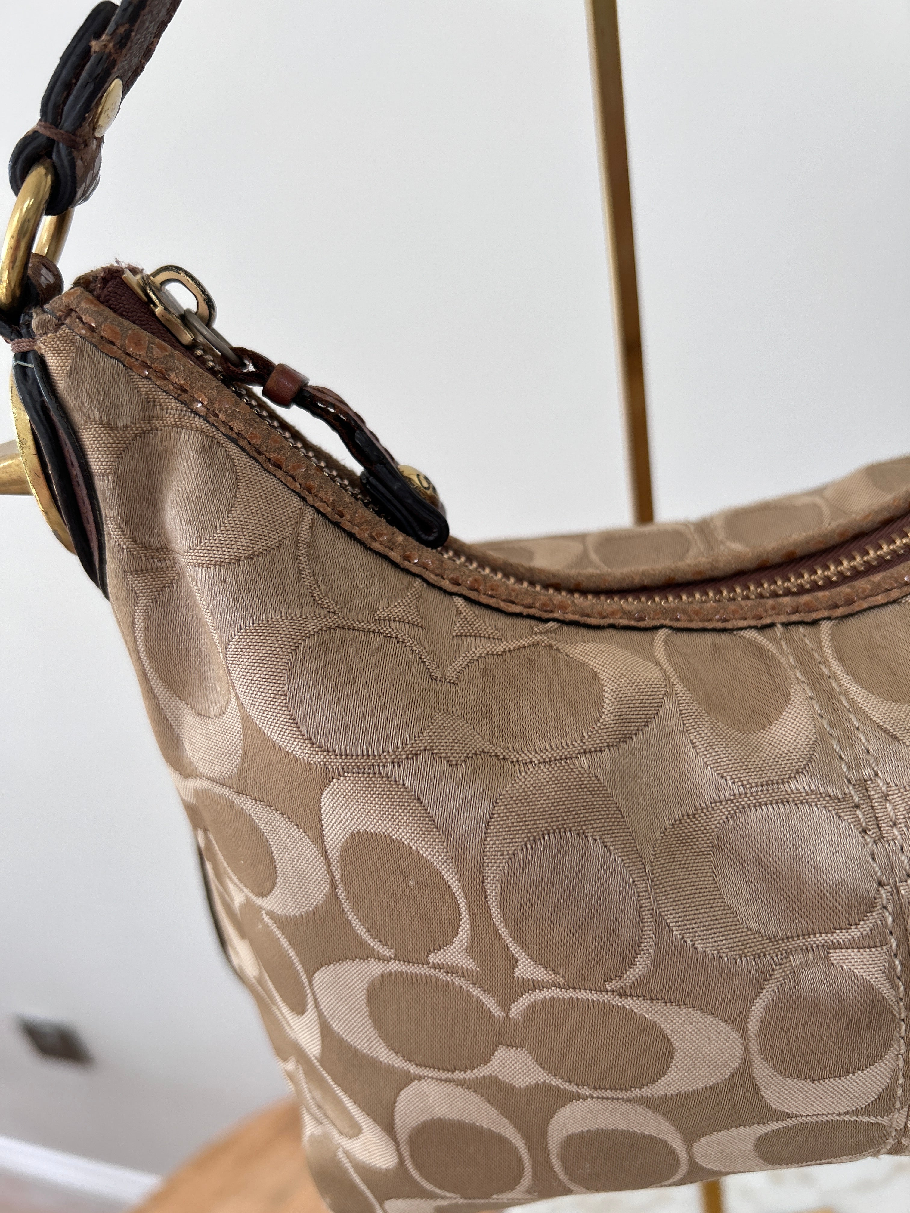 Vintage Coach turnlock shoulder bag
