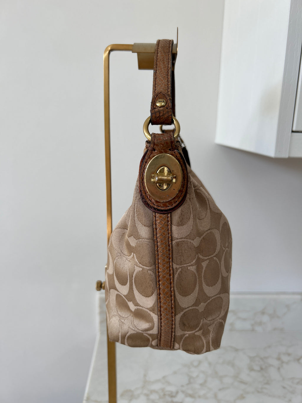 Vintage Coach turnlock shoulder bag