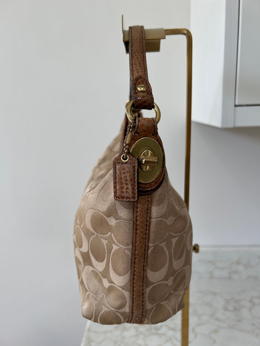 Vintage Coach turnlock shoulder bag