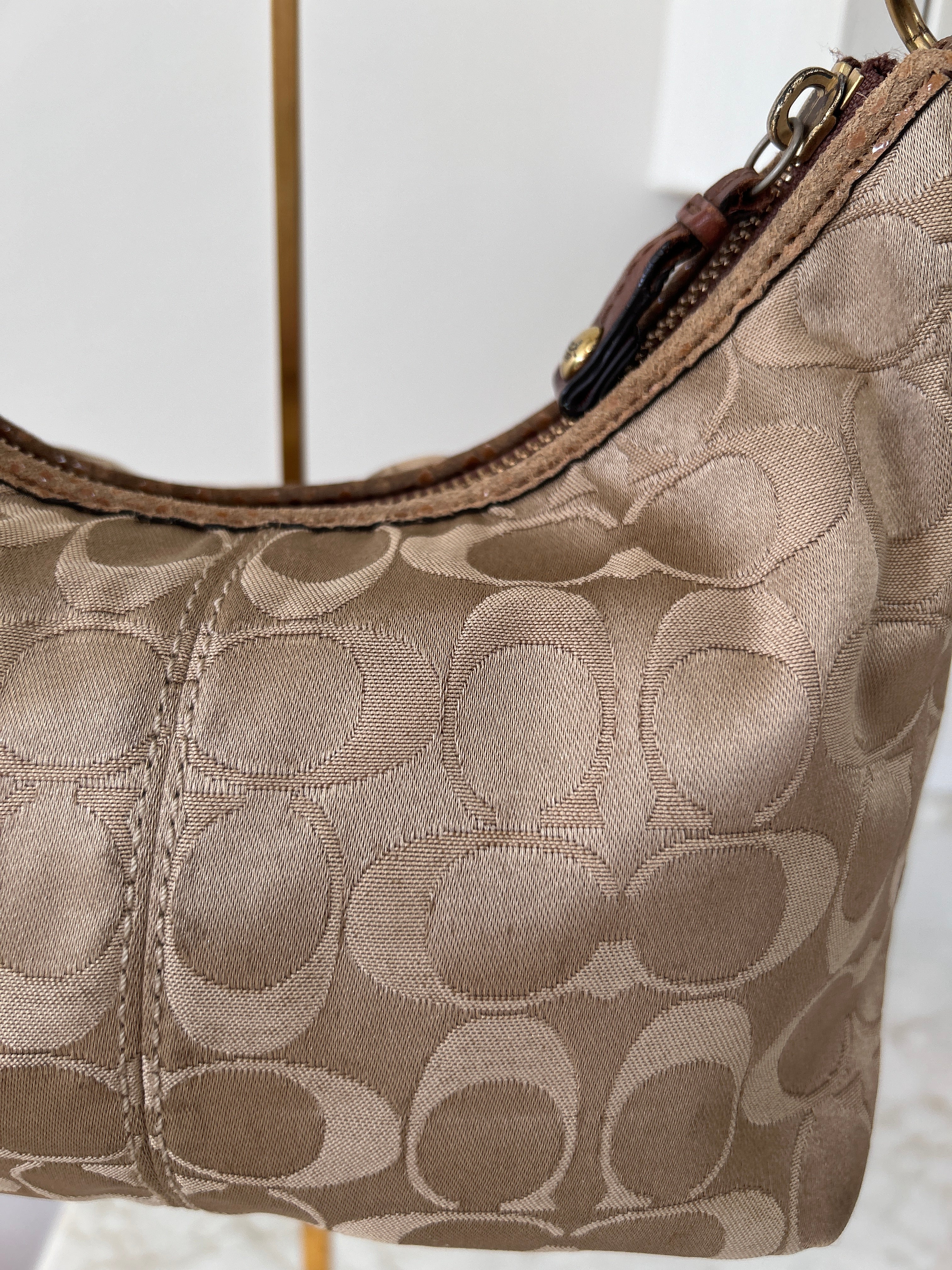Vintage Coach turnlock shoulder bag