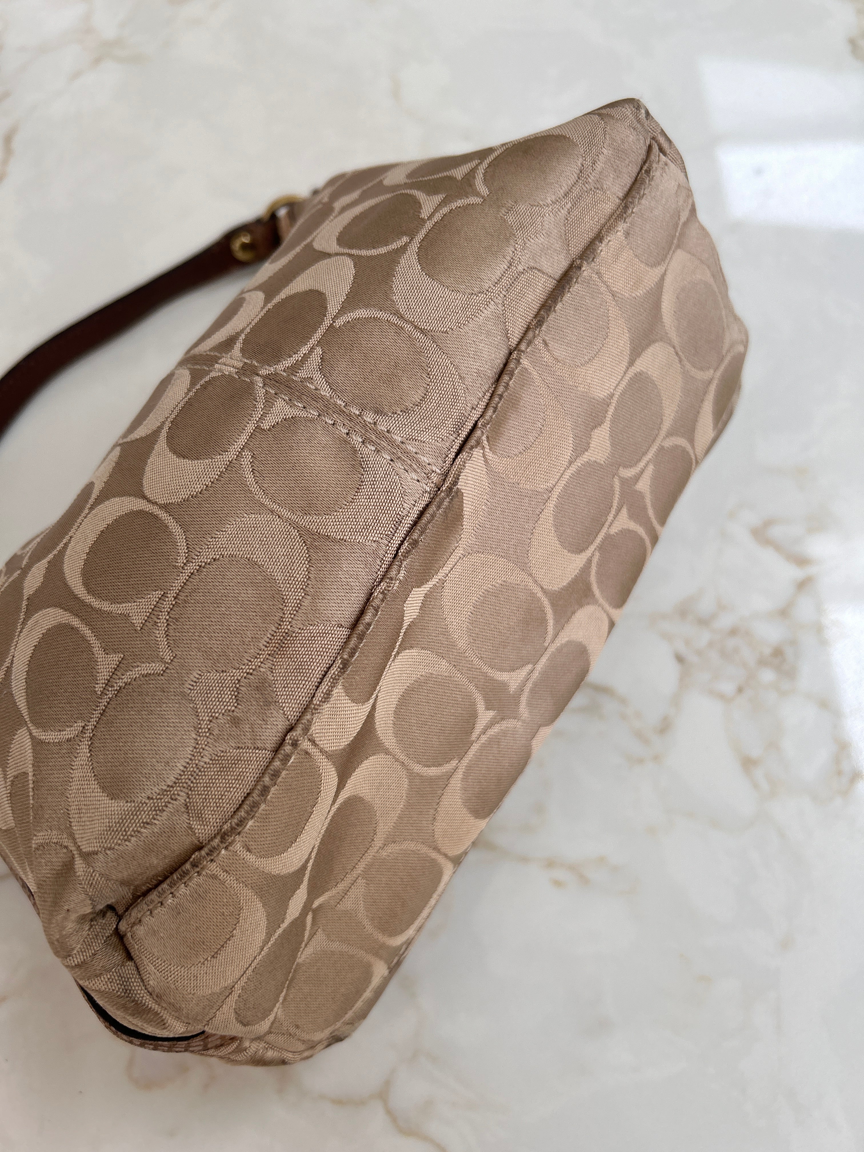 Vintage Coach turnlock shoulder bag