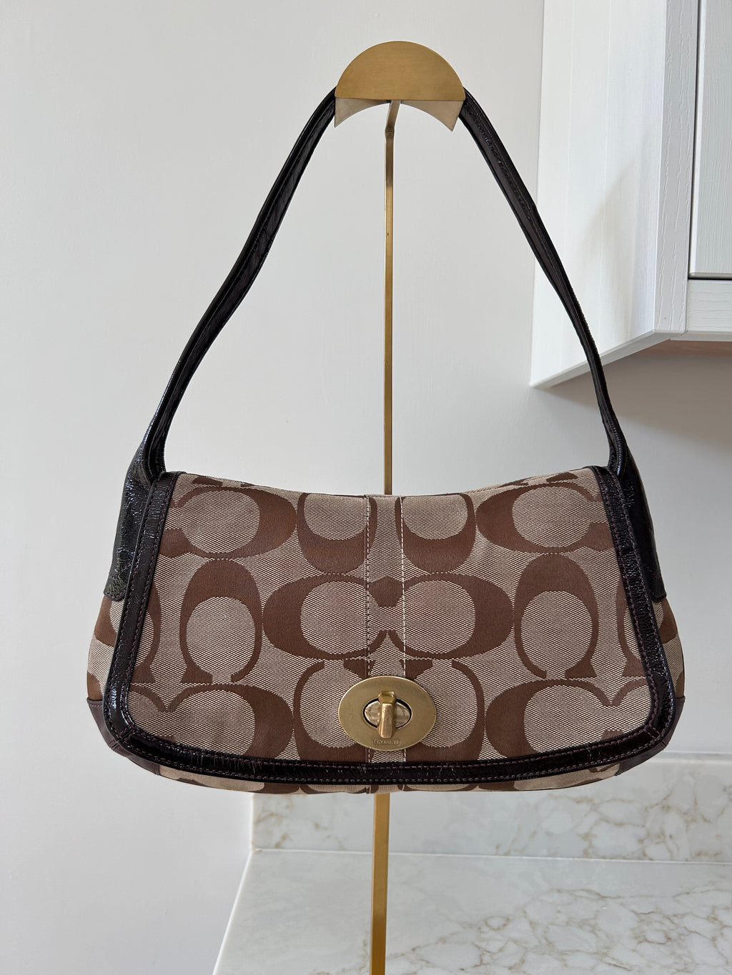 Vintage Coach turnlock shoulder bag