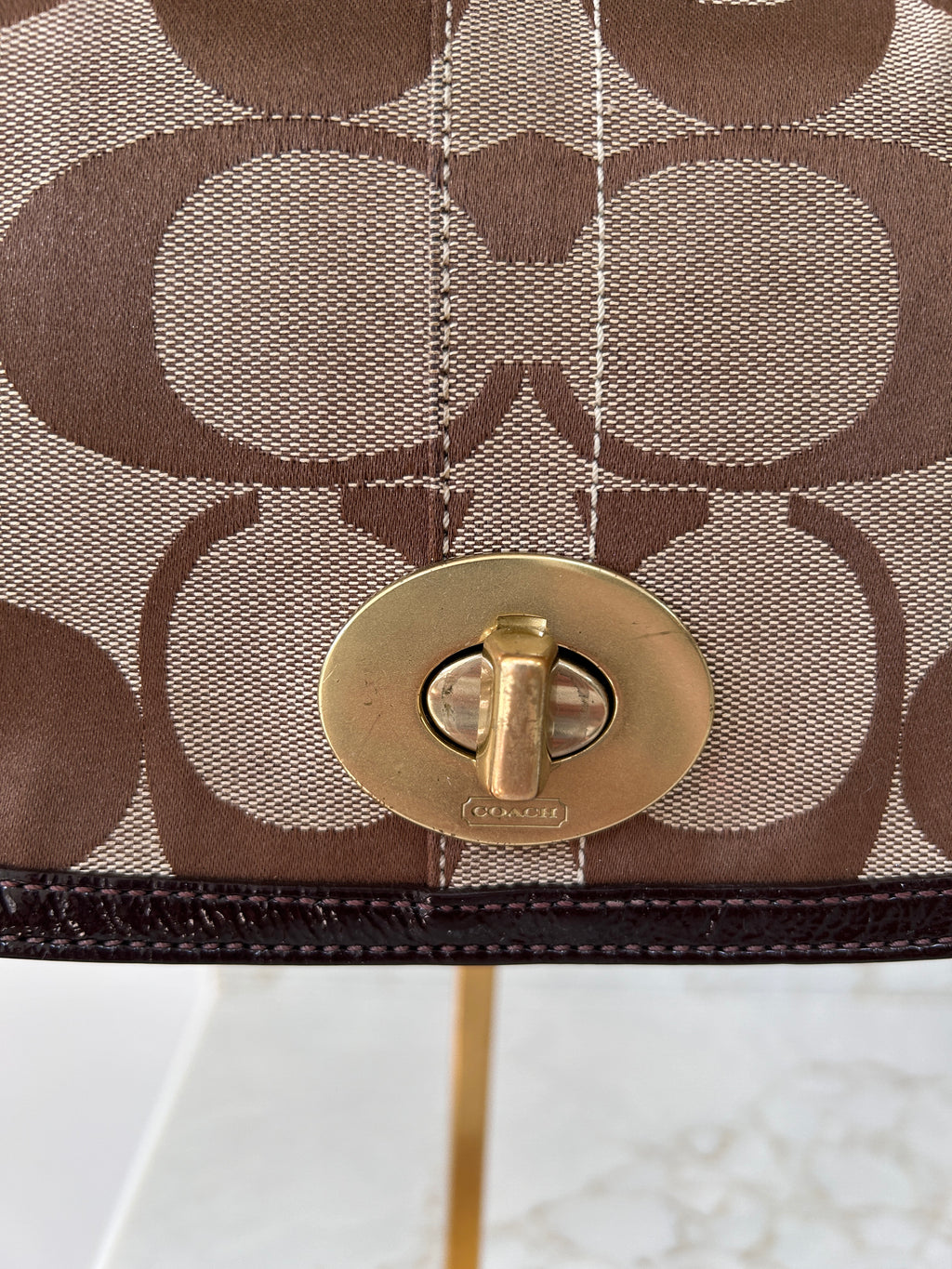 Vintage Coach turnlock shoulder bag