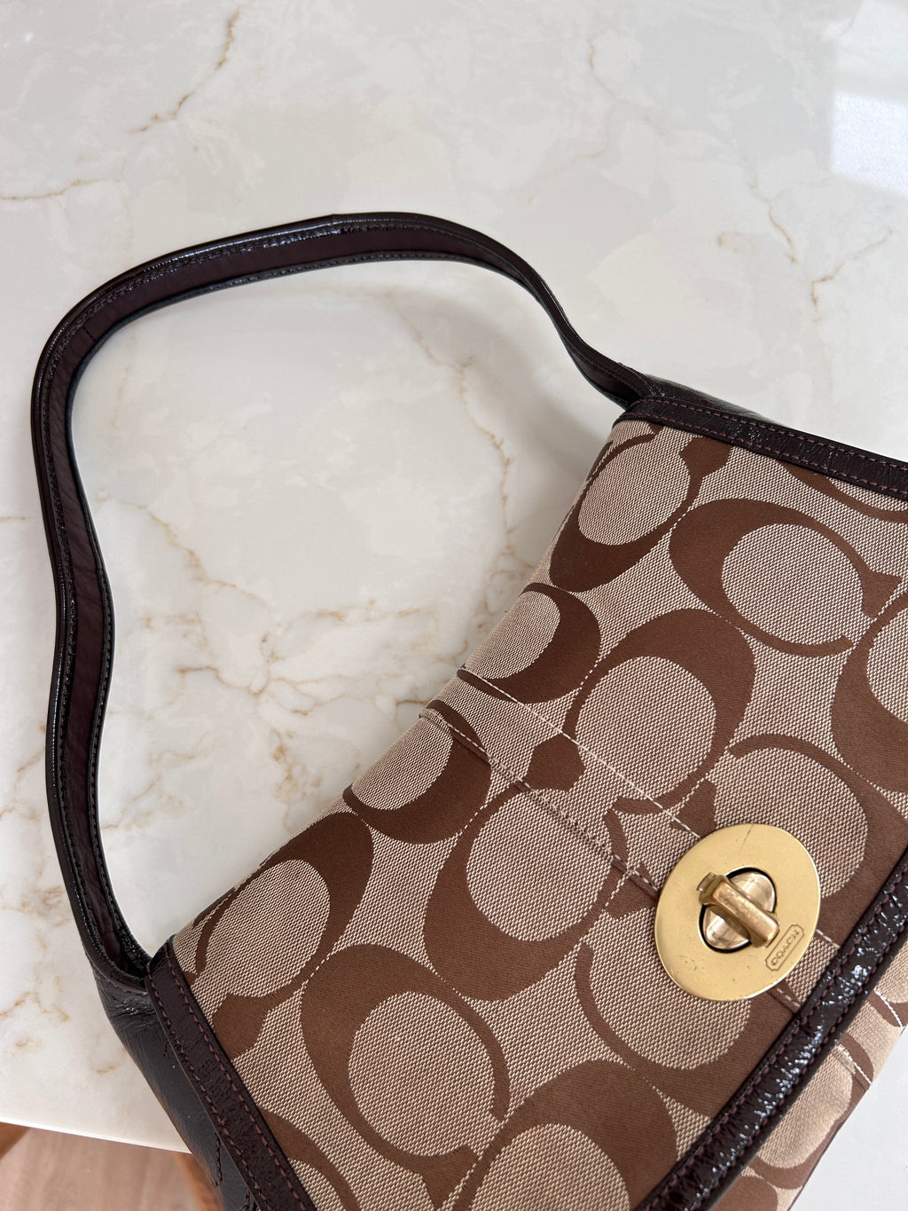 Vintage Coach turnlock shoulder bag