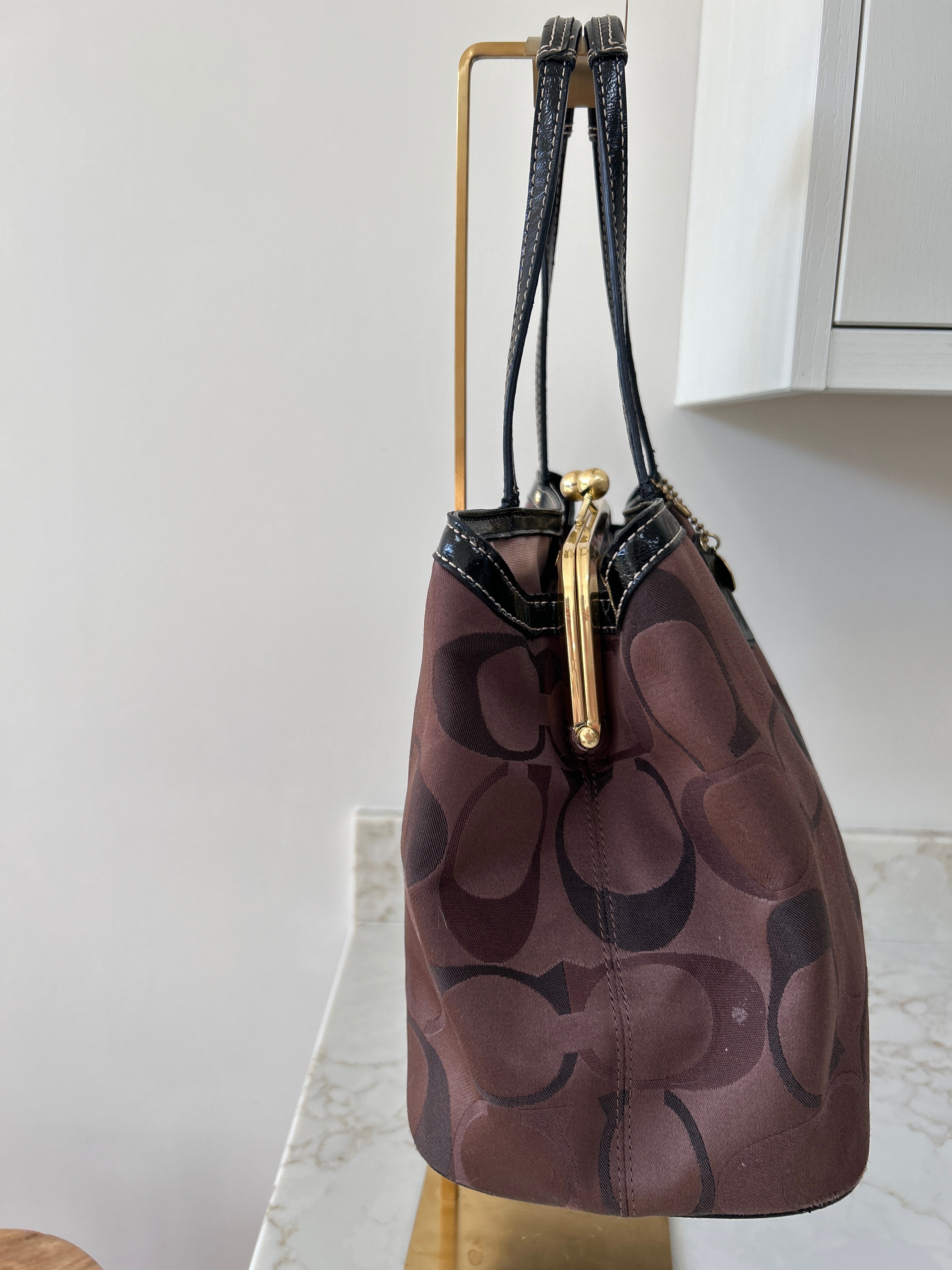 Vintage Coach dark brown kisslock shoulder bag