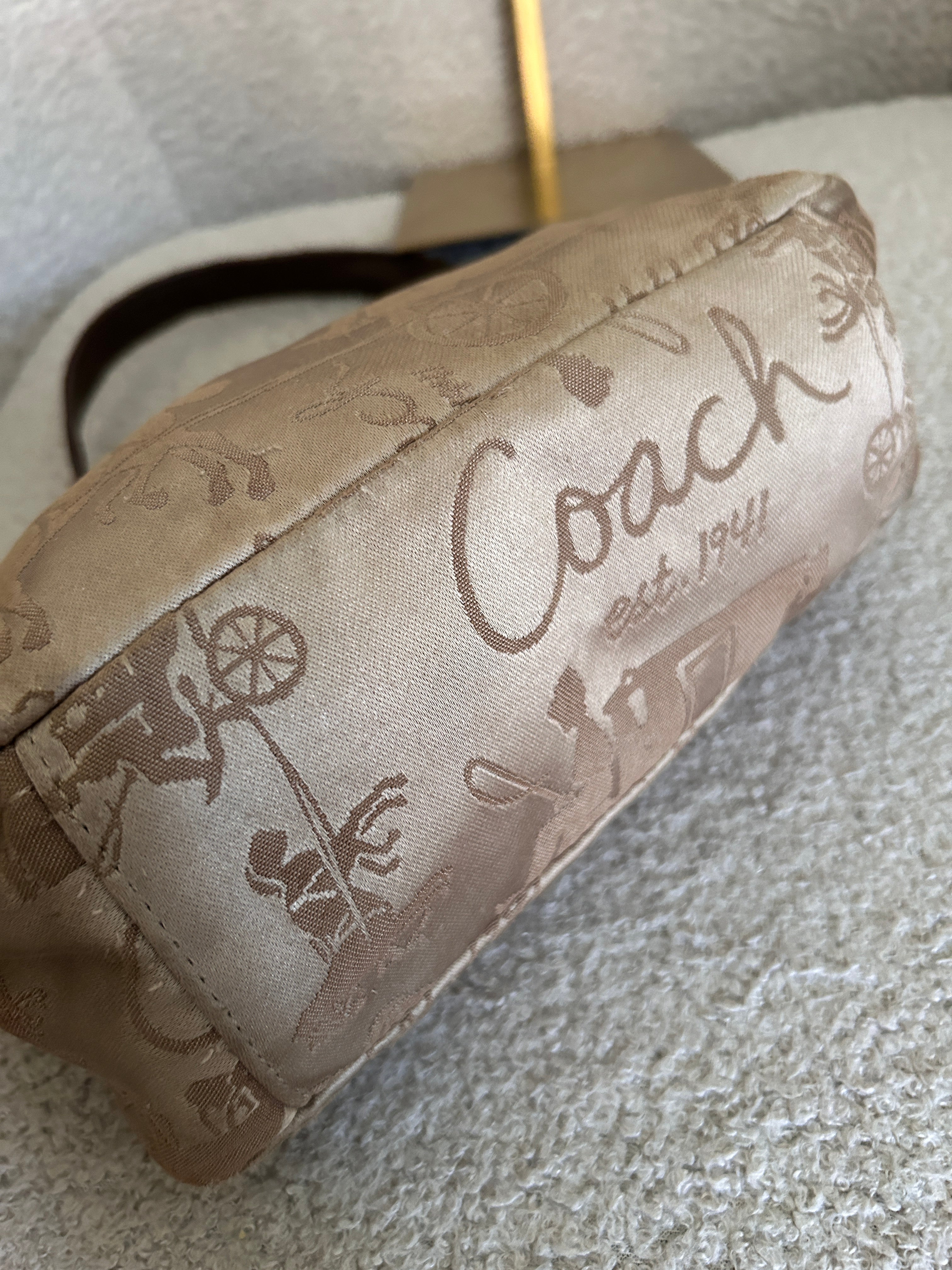 Vintage Coach horse and carriage shoulder bag