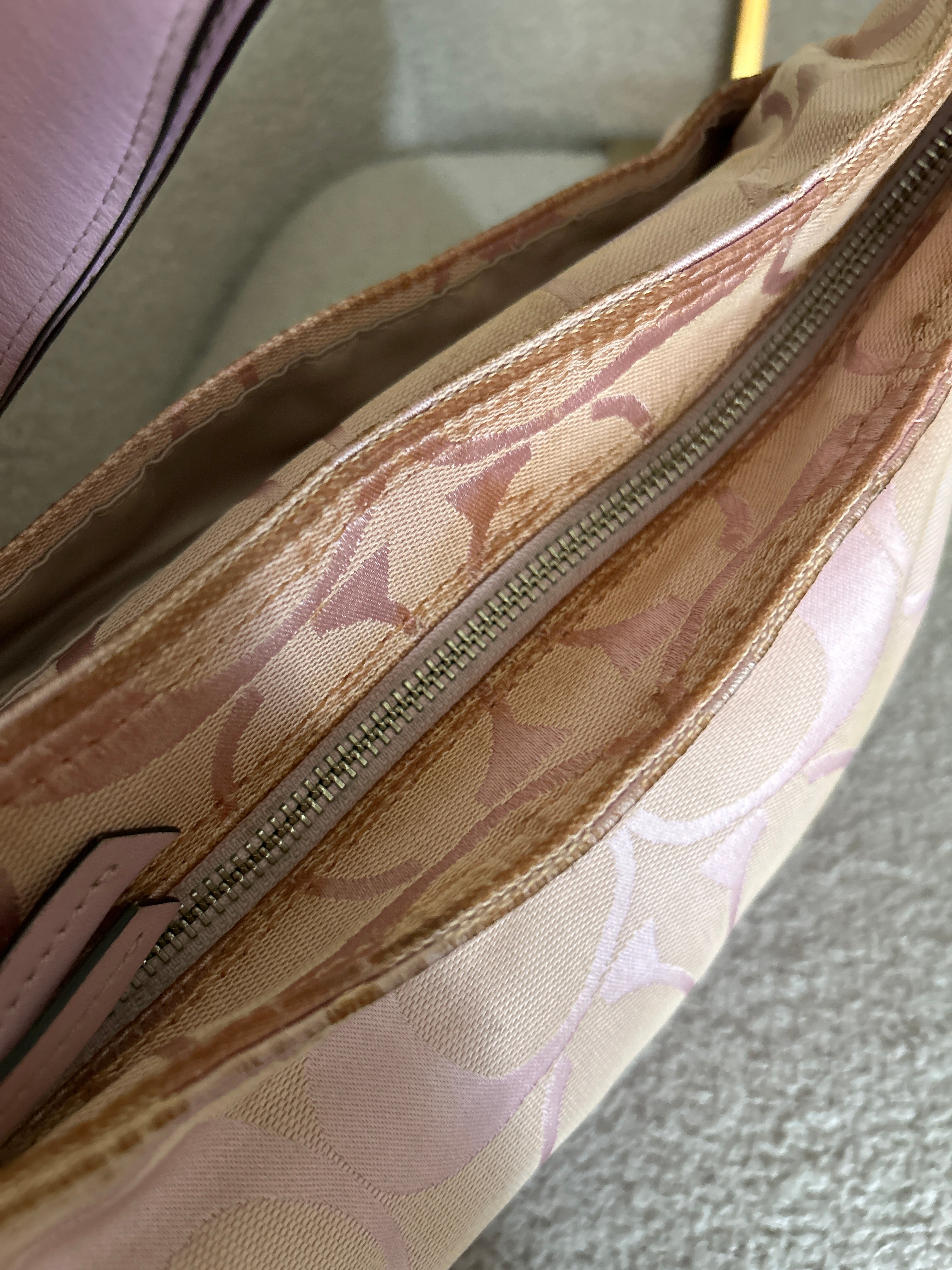 Vintage Coach pink shoulder bag