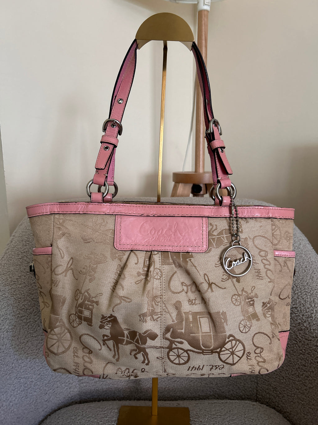 Vintage Coach horse and carriage pink leather shoulder bag