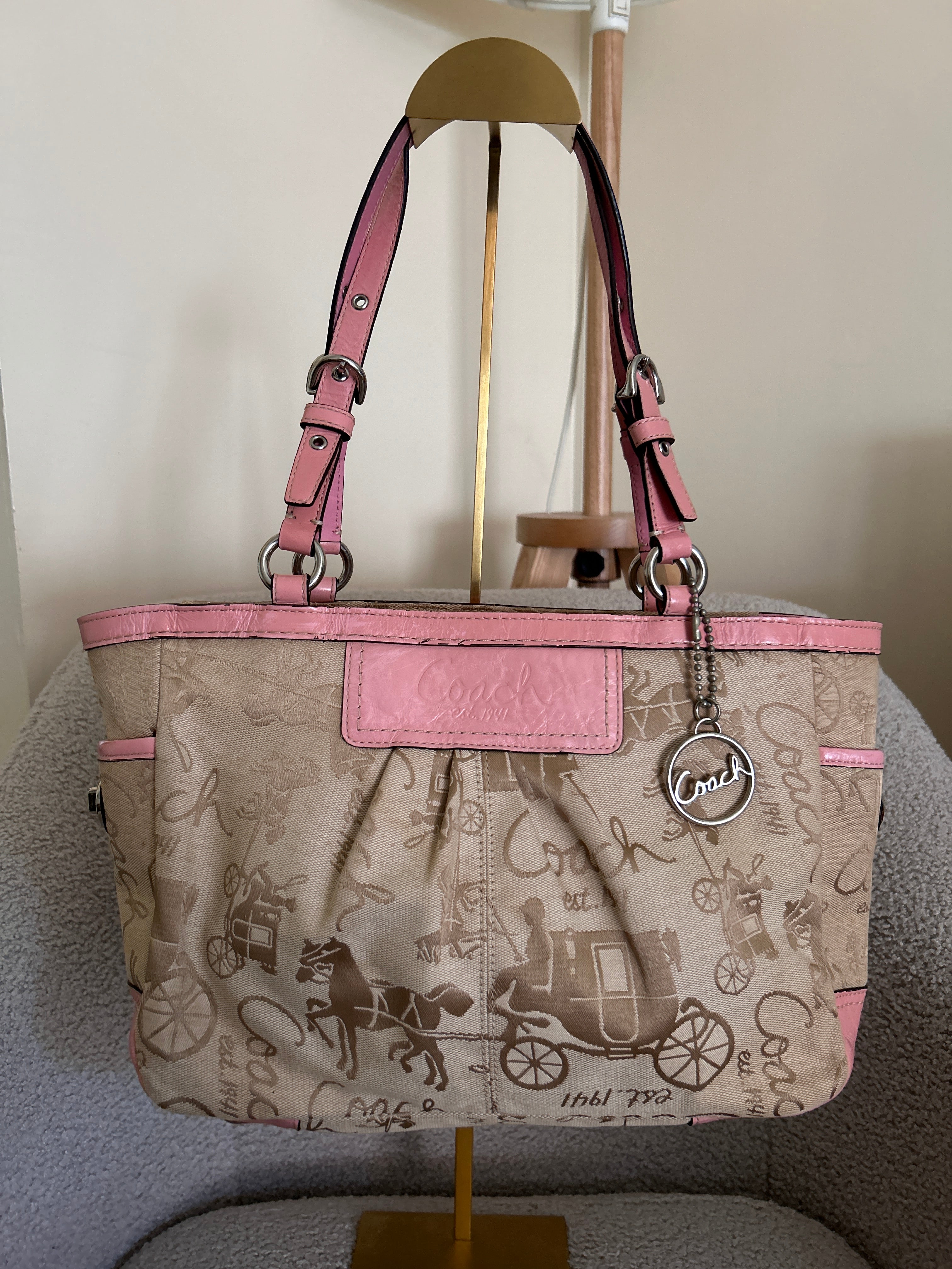 Vintage Coach horse and carriage pink leather shoulder bag