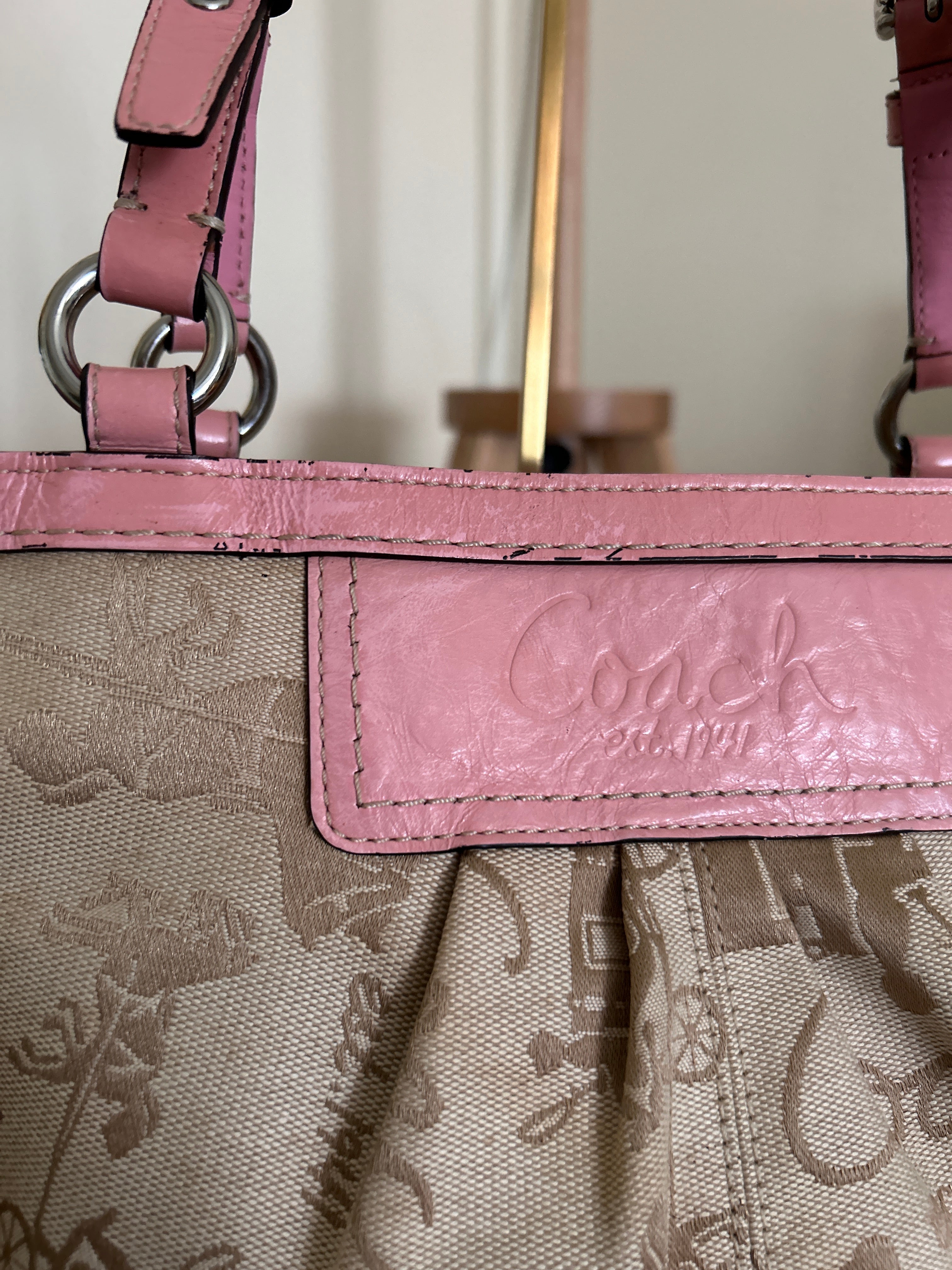Vintage Coach horse and carriage pink leather shoulder bag