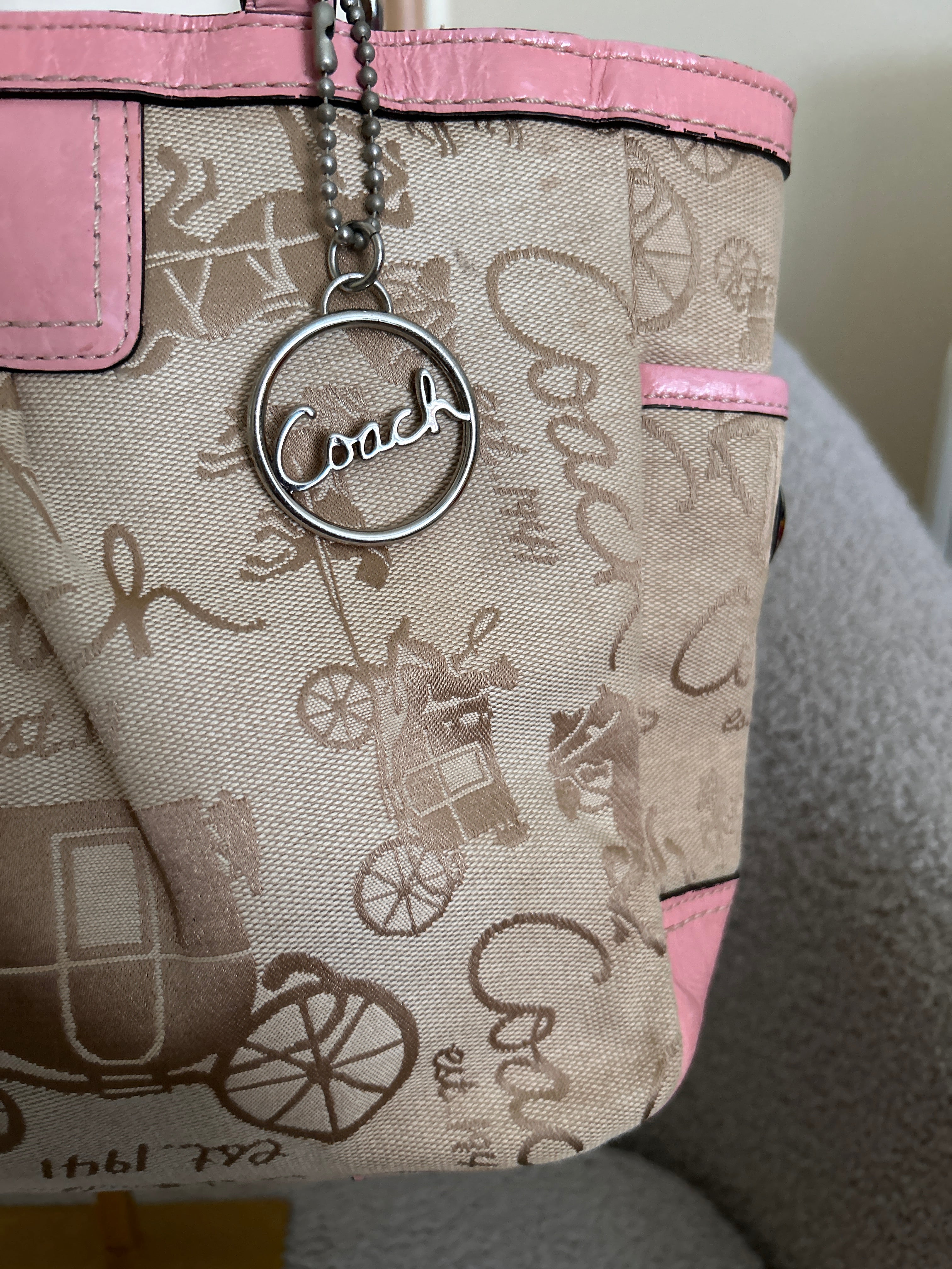 Vintage Coach horse and carriage pink leather shoulder bag