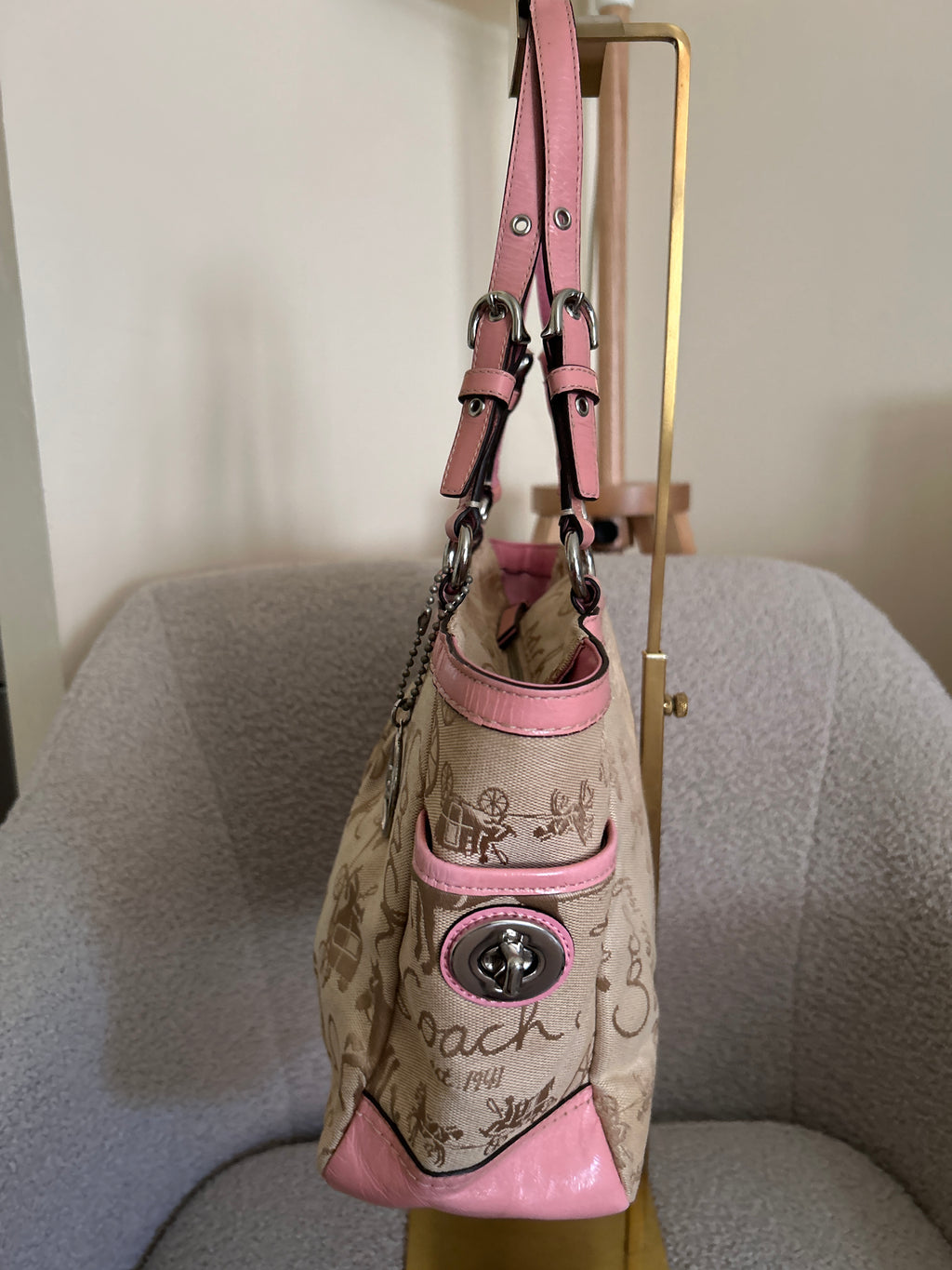Vintage Coach horse and carriage pink leather shoulder bag