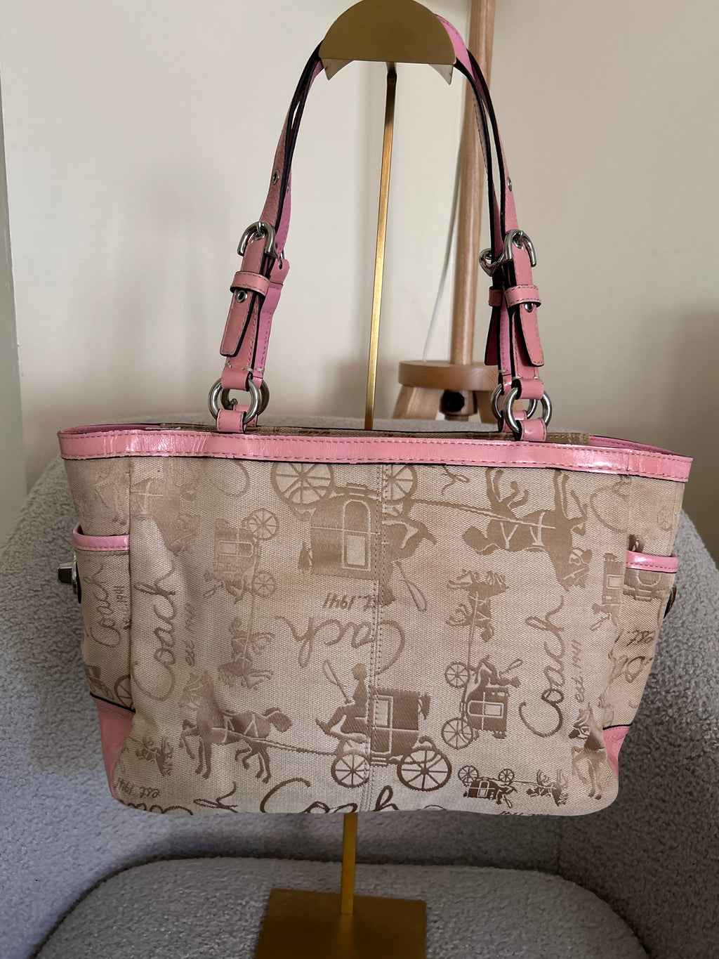 Vintage Coach horse and carriage pink leather shoulder bag