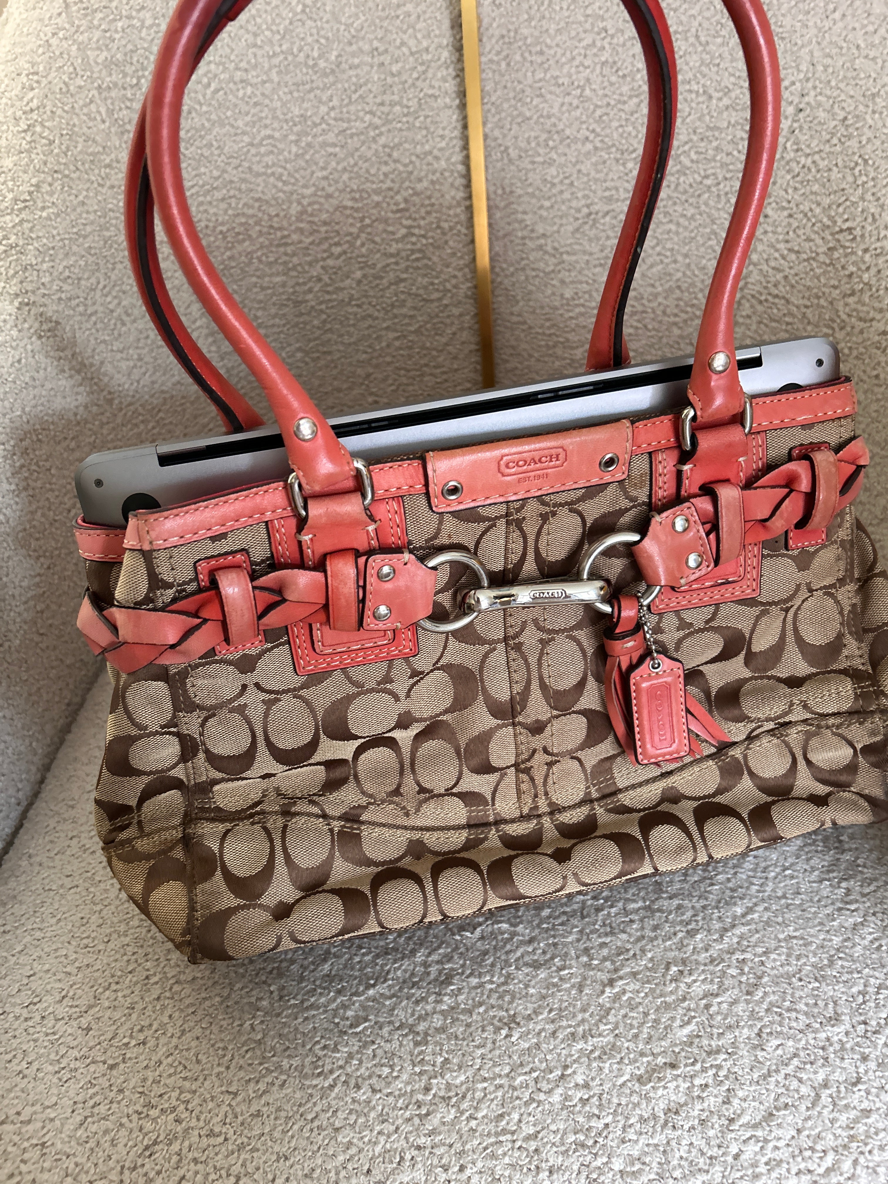 Vintage Coach Hampton coral leather shoulder bag