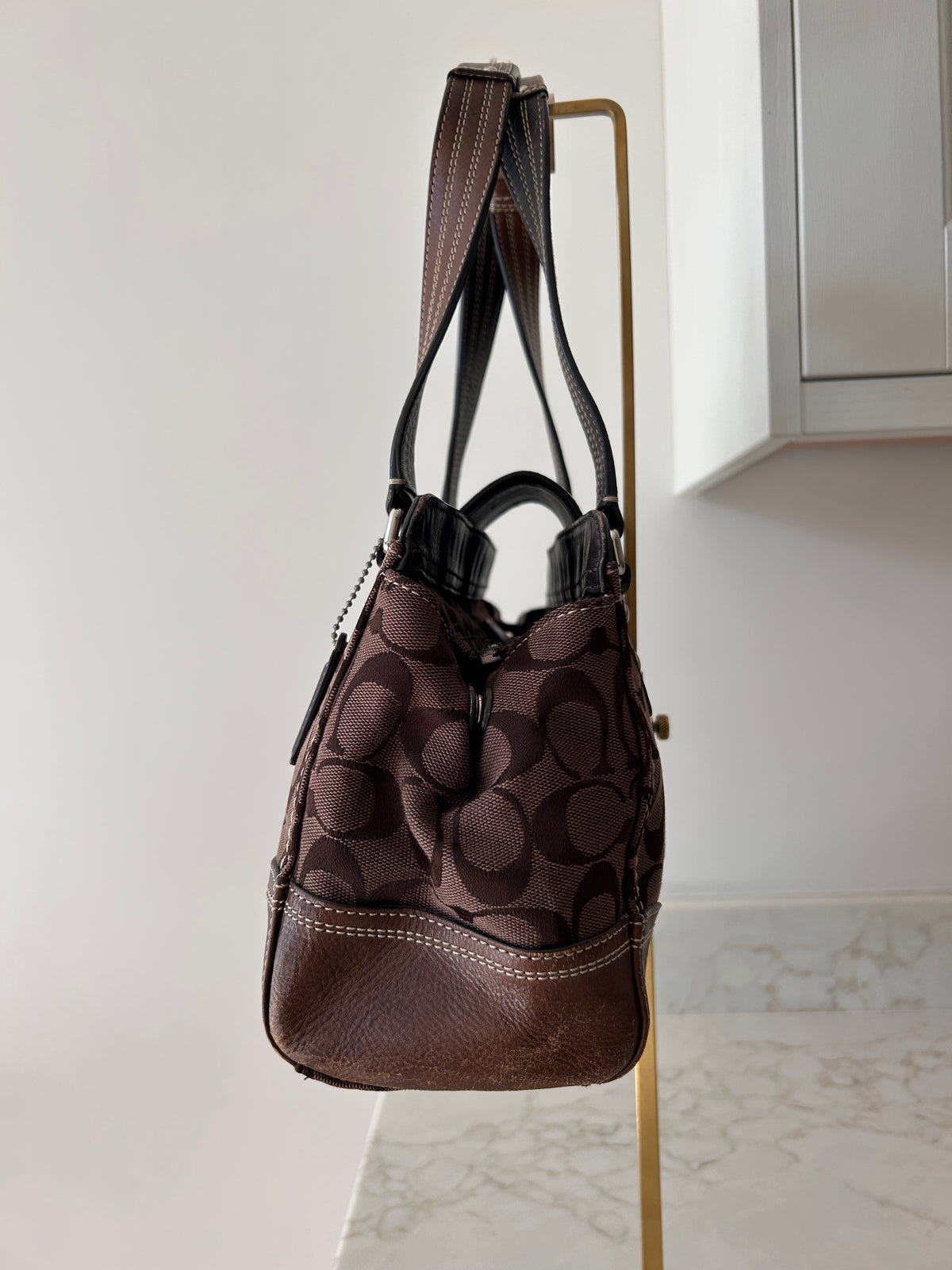 Vintage Coach Hampton turnlock chocolate brown shoulder bag