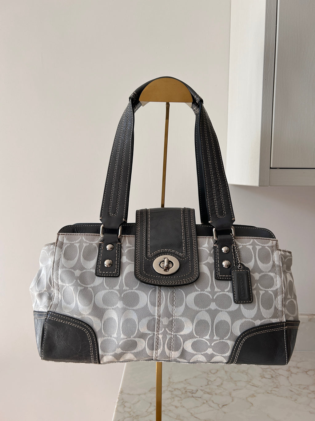 Vintage Coach Hampton turnlock grey shoulder bag