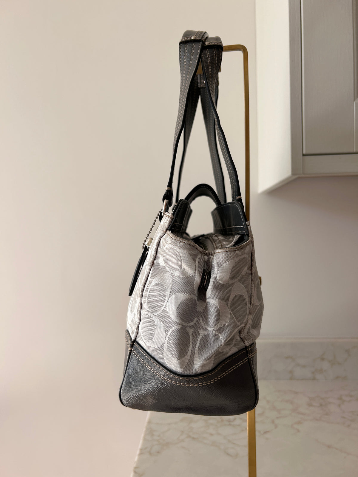 Vintage Coach Hampton turnlock grey shoulder bag
