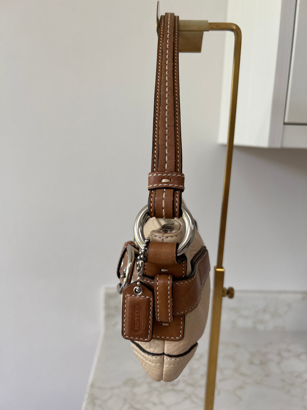 Vintage Coach beige leather baguette shoulder bag