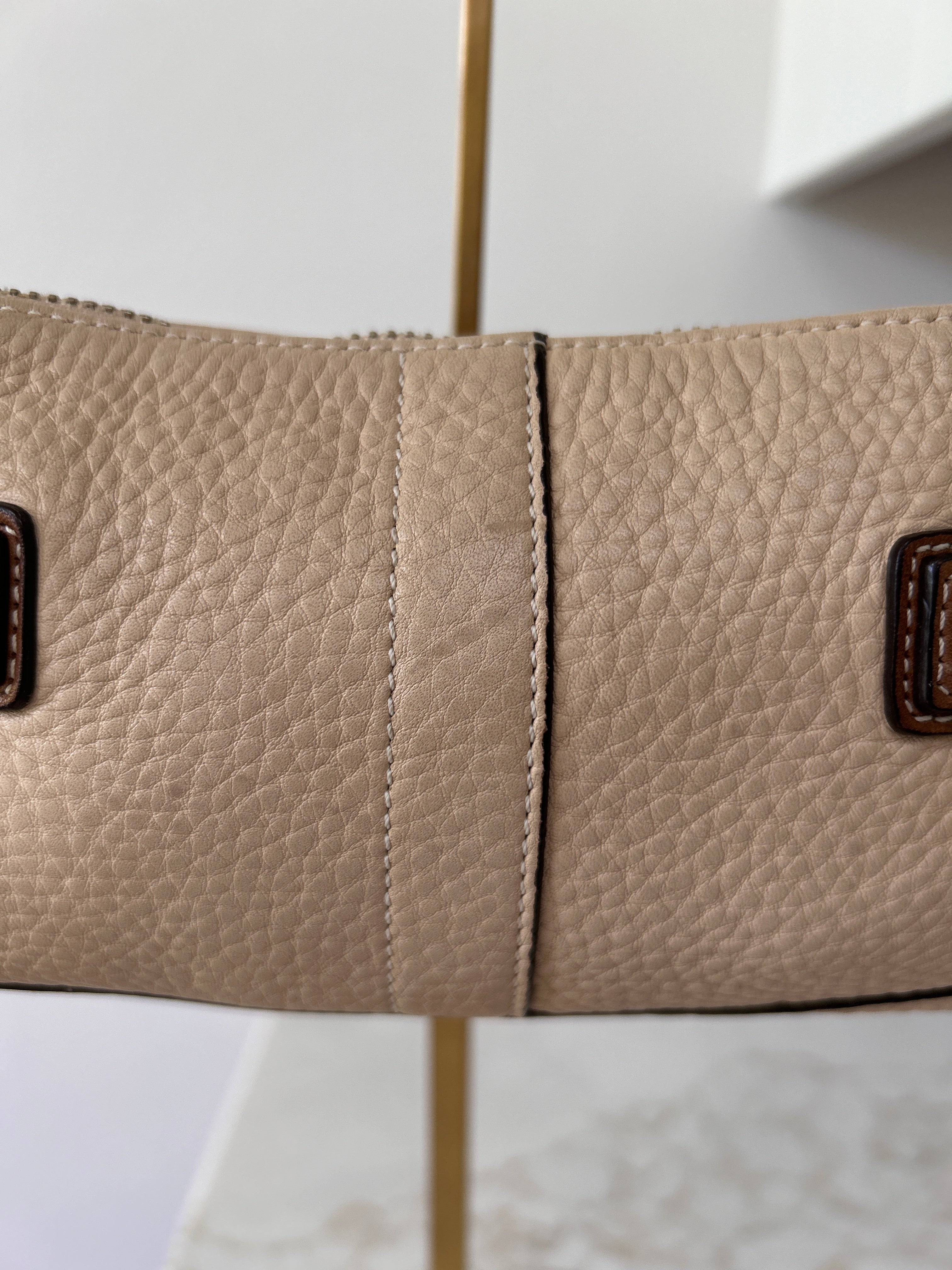 Vintage Coach beige leather baguette shoulder bag