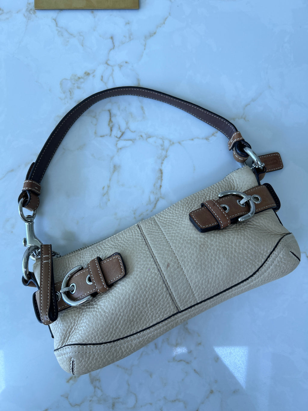 Vintage Coach beige leather baguette shoulder bag