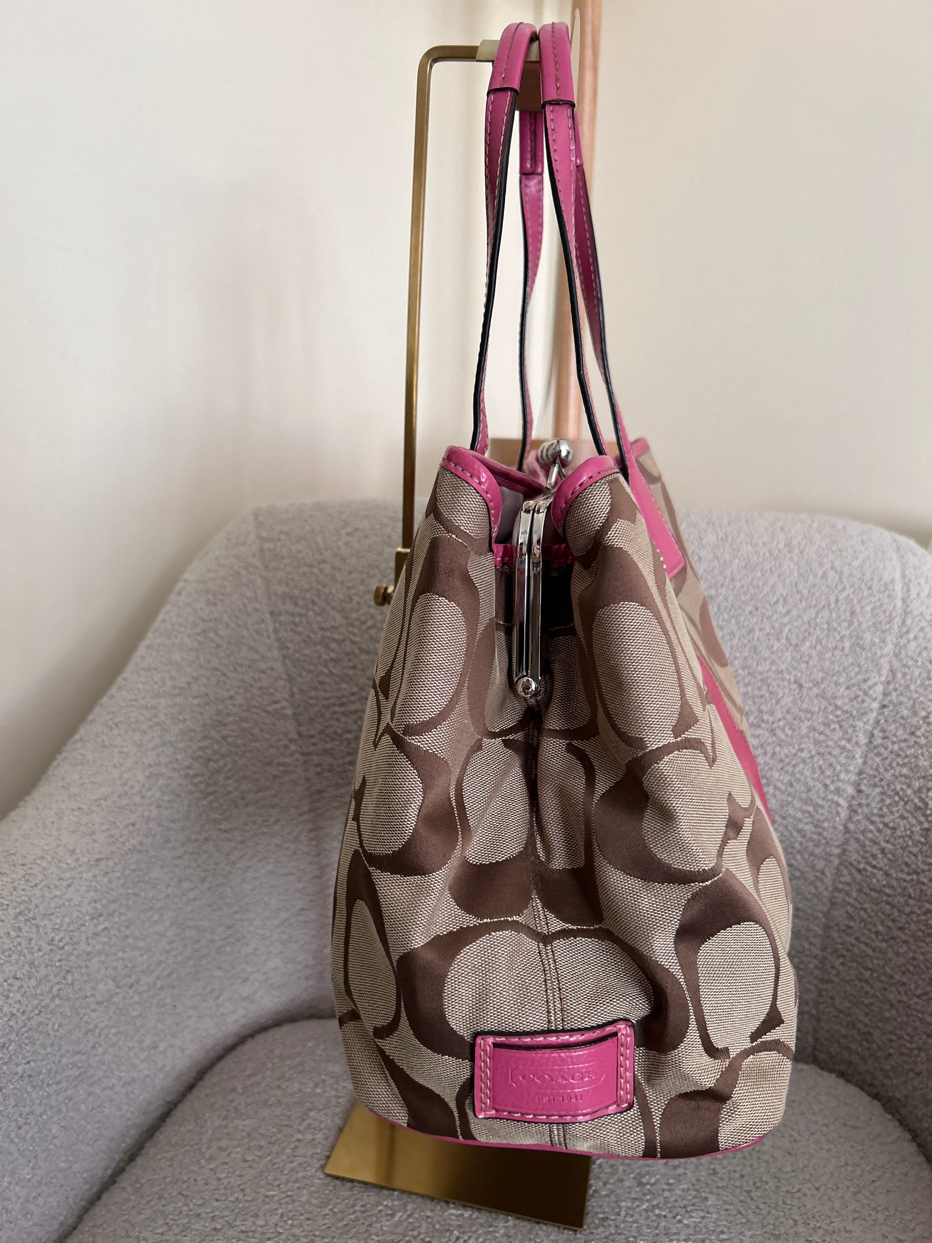 Vintage Coach pink kisslock shoulder bag