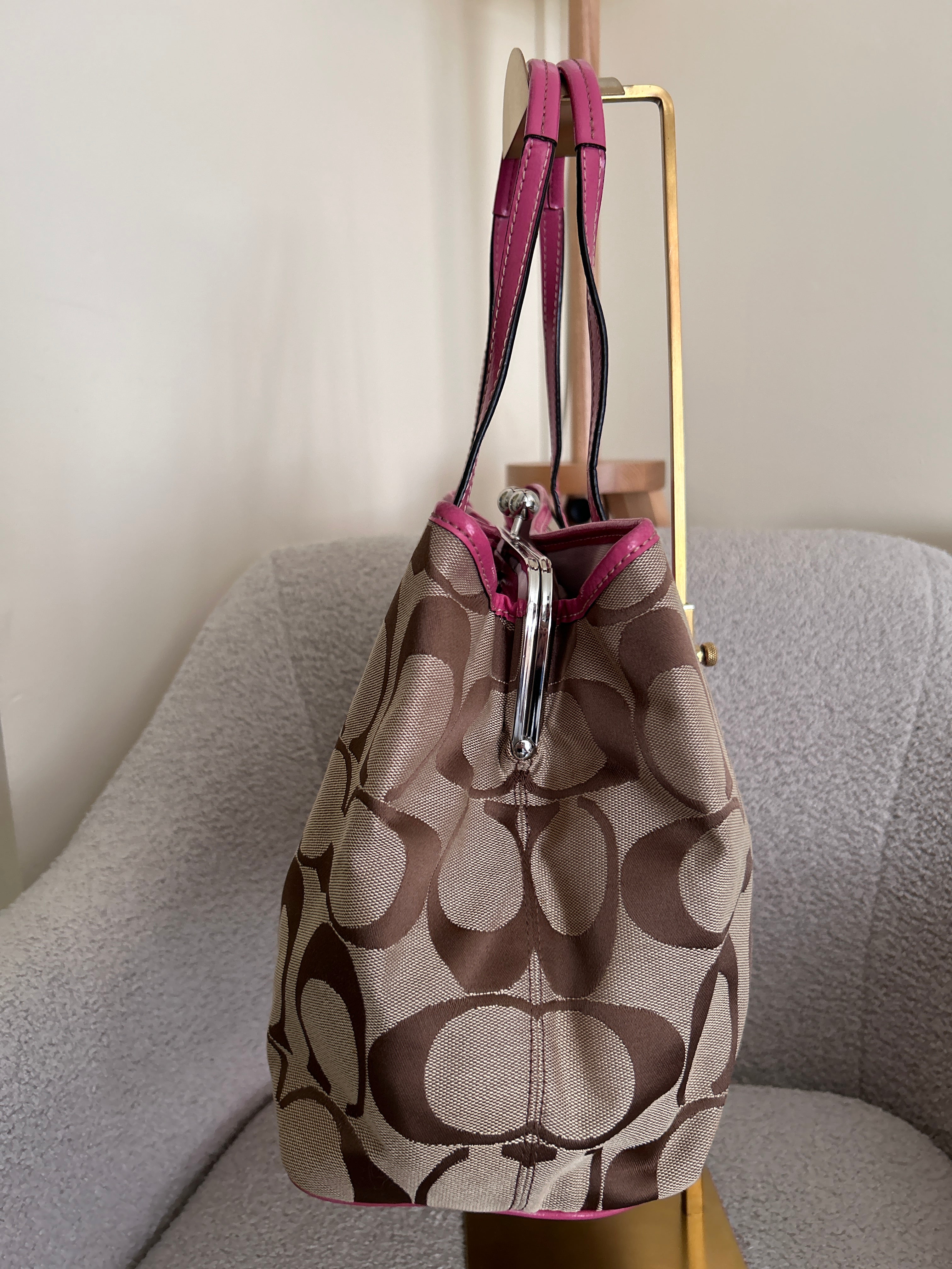 Vintage Coach pink kisslock shoulder bag