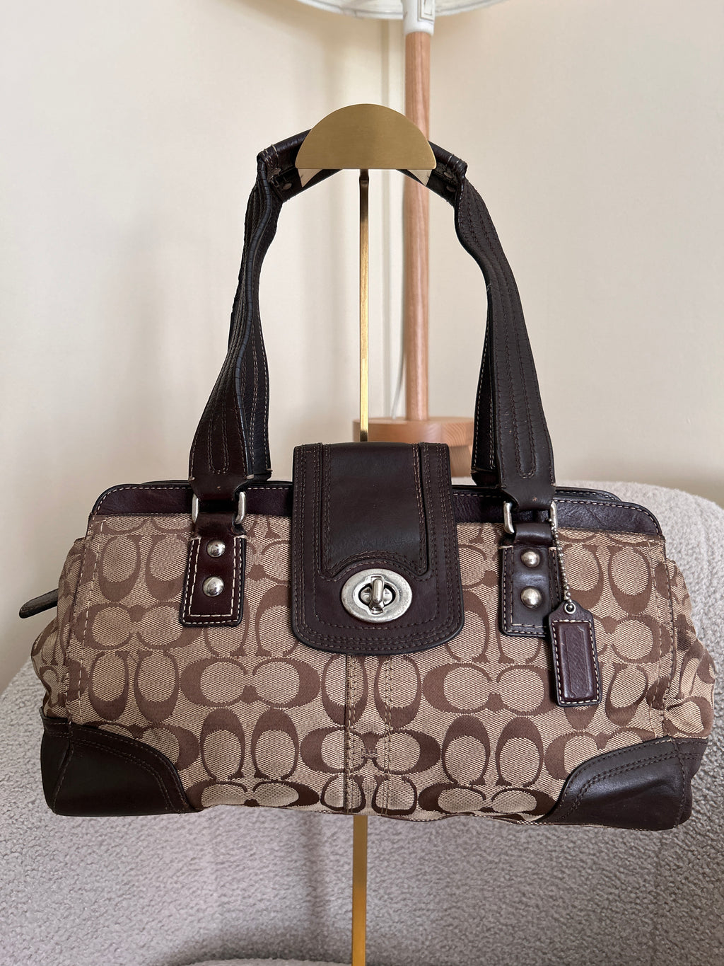 Vintage Coach turnlock shoulder bag