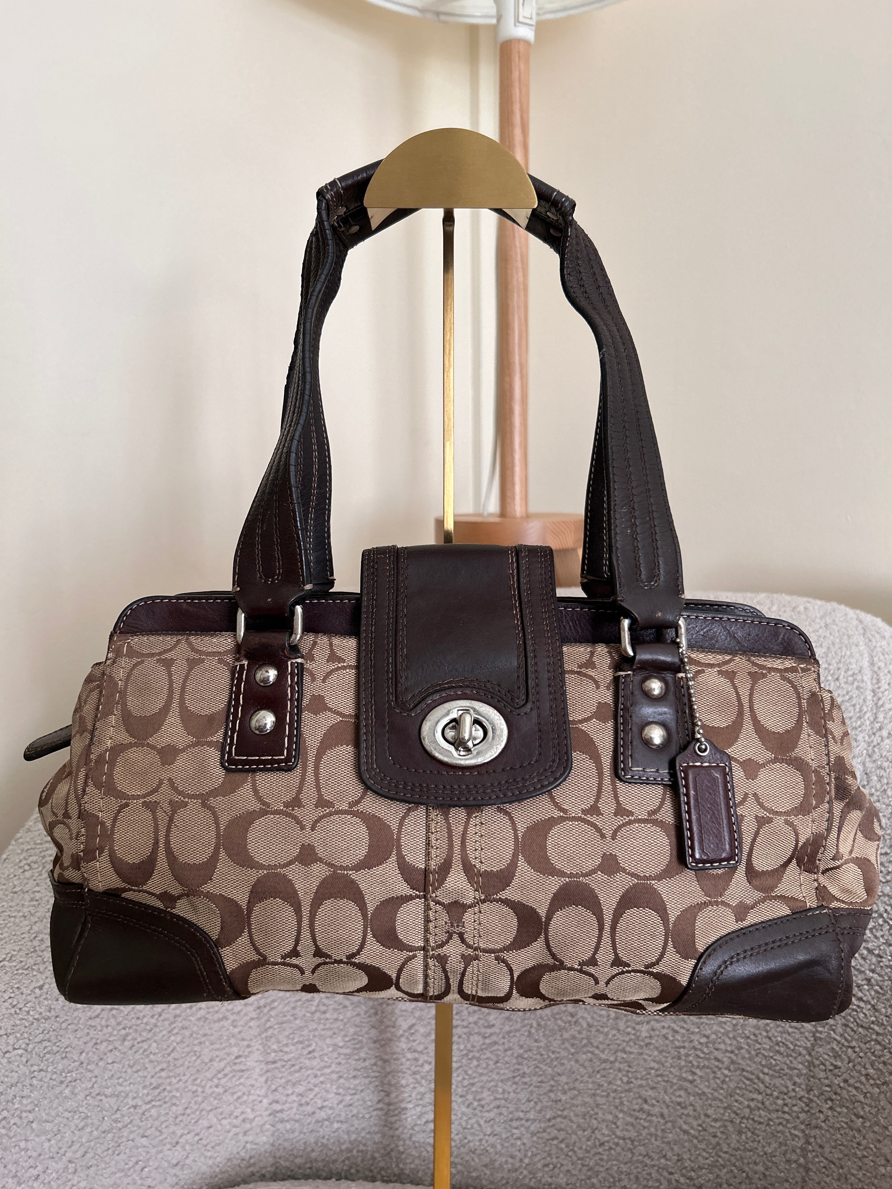 Vintage Coach turnlock shoulder bag