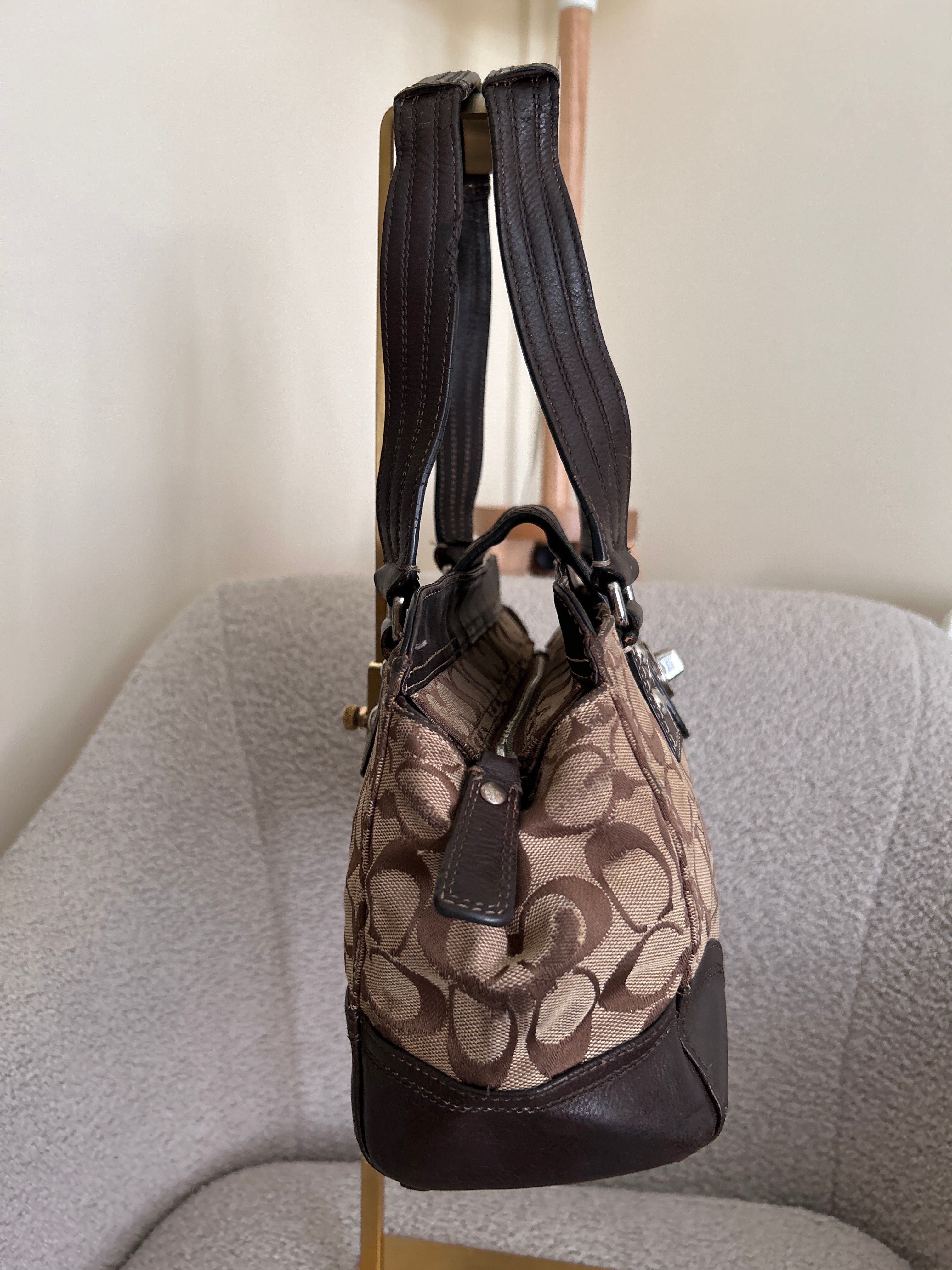 Vintage Coach turnlock shoulder bag