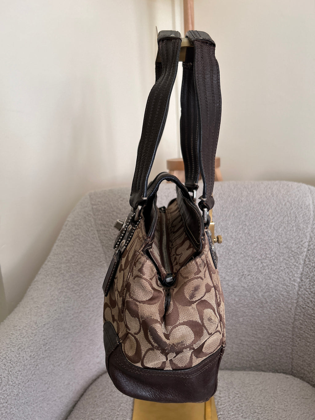 Vintage Coach turnlock shoulder bag