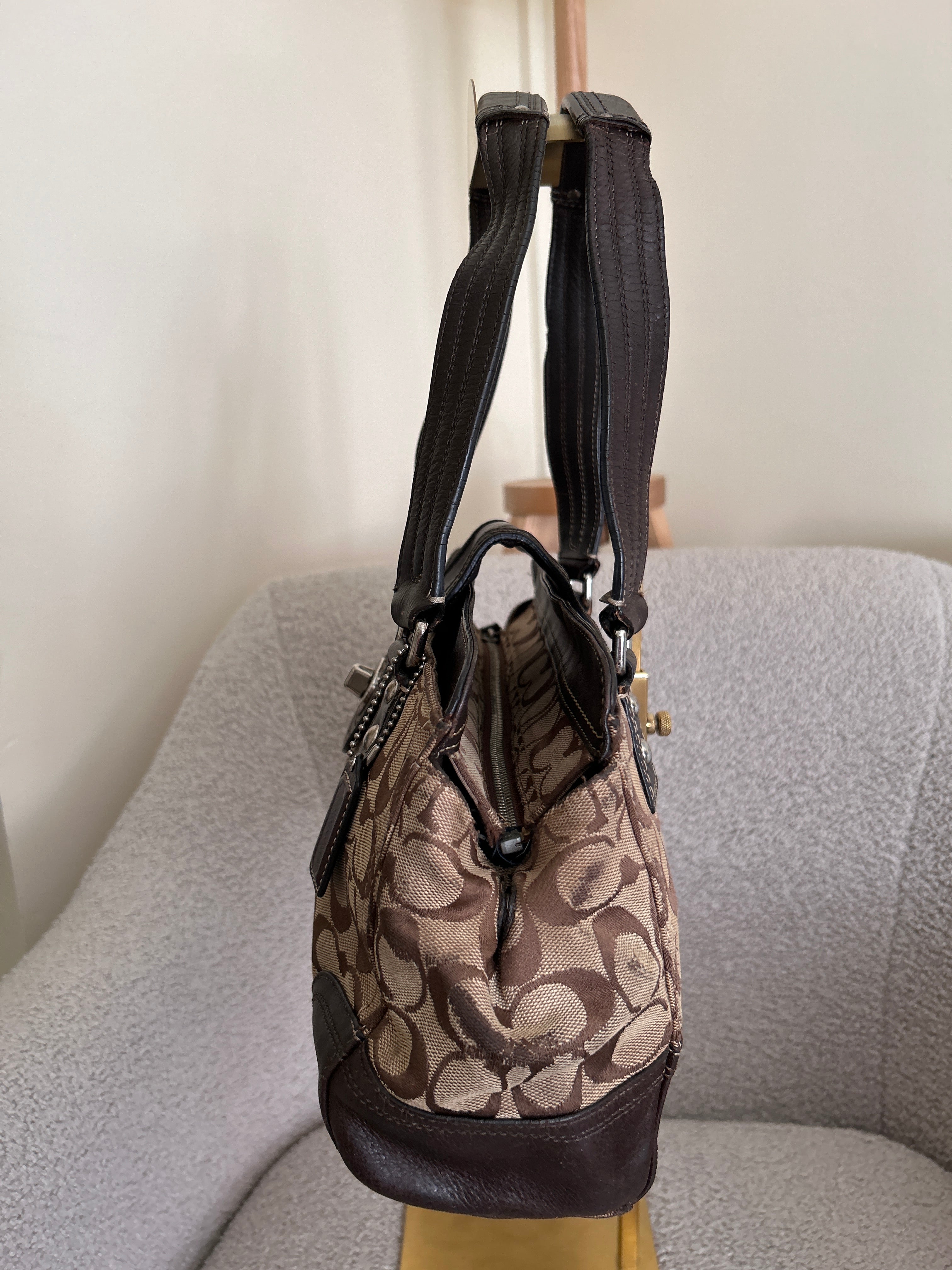 Vintage Coach turnlock shoulder bag