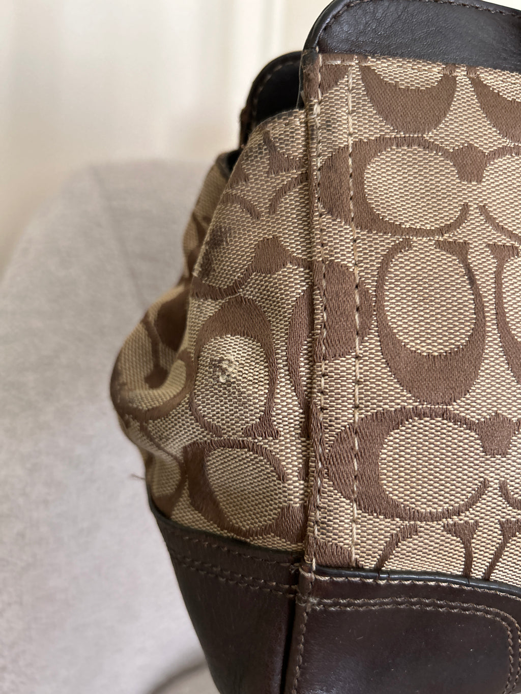 Vintage Coach turnlock shoulder bag