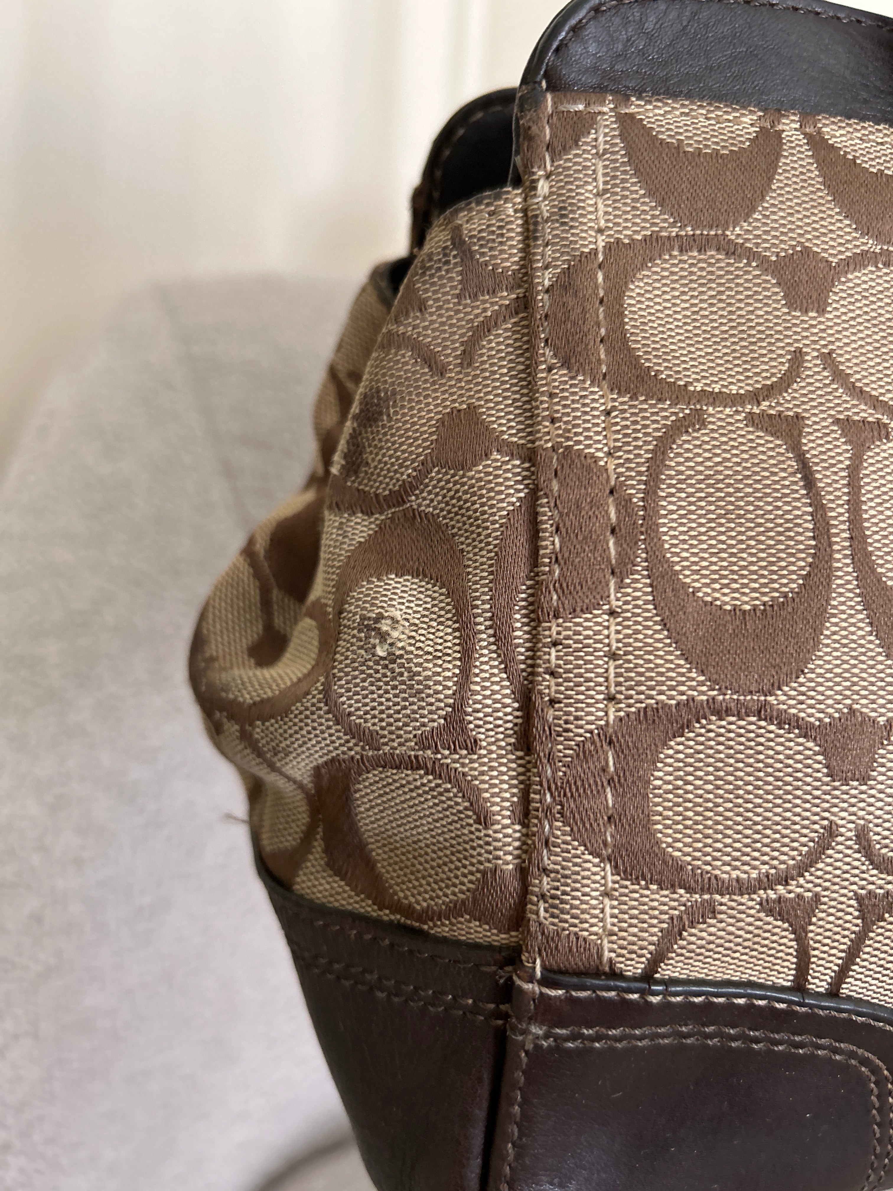 Vintage Coach turnlock shoulder bag
