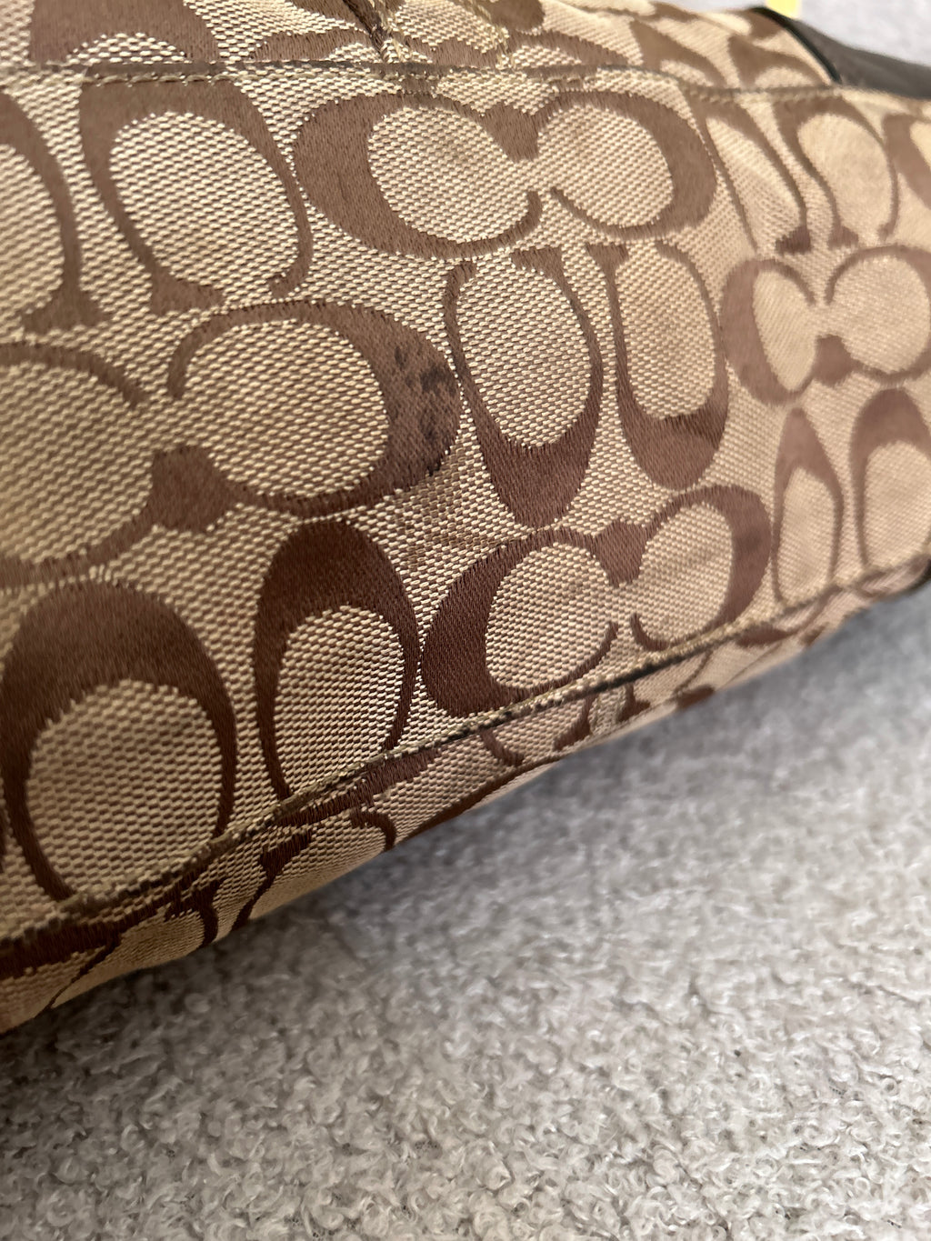 Vintage Coach turnlock shoulder bag