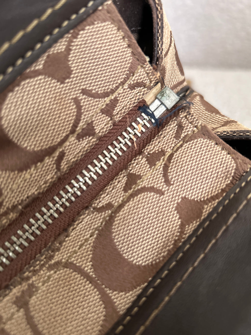 Vintage Coach turnlock shoulder bag