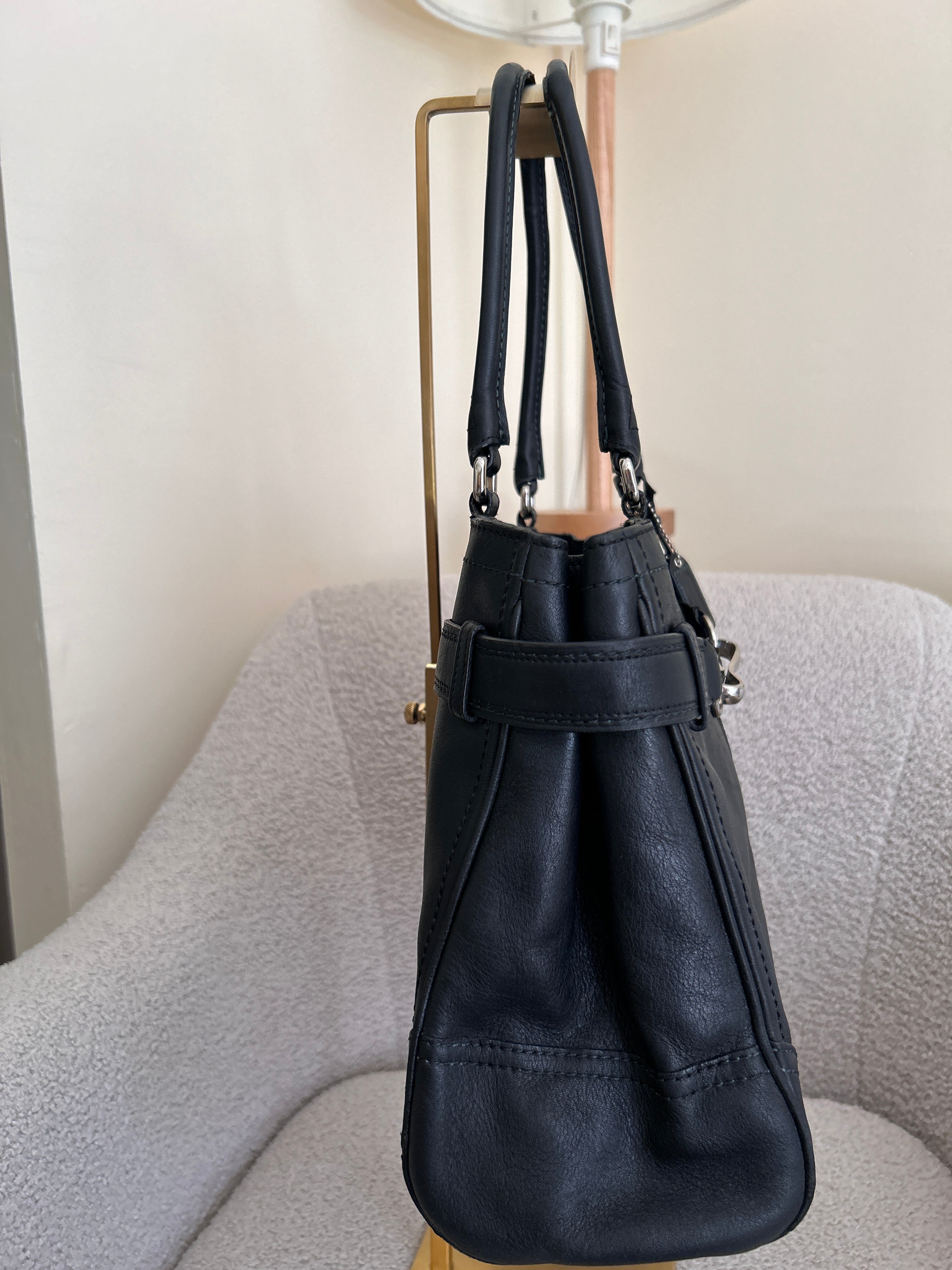Vintage Coach black leather clip Hampton shoulder bag