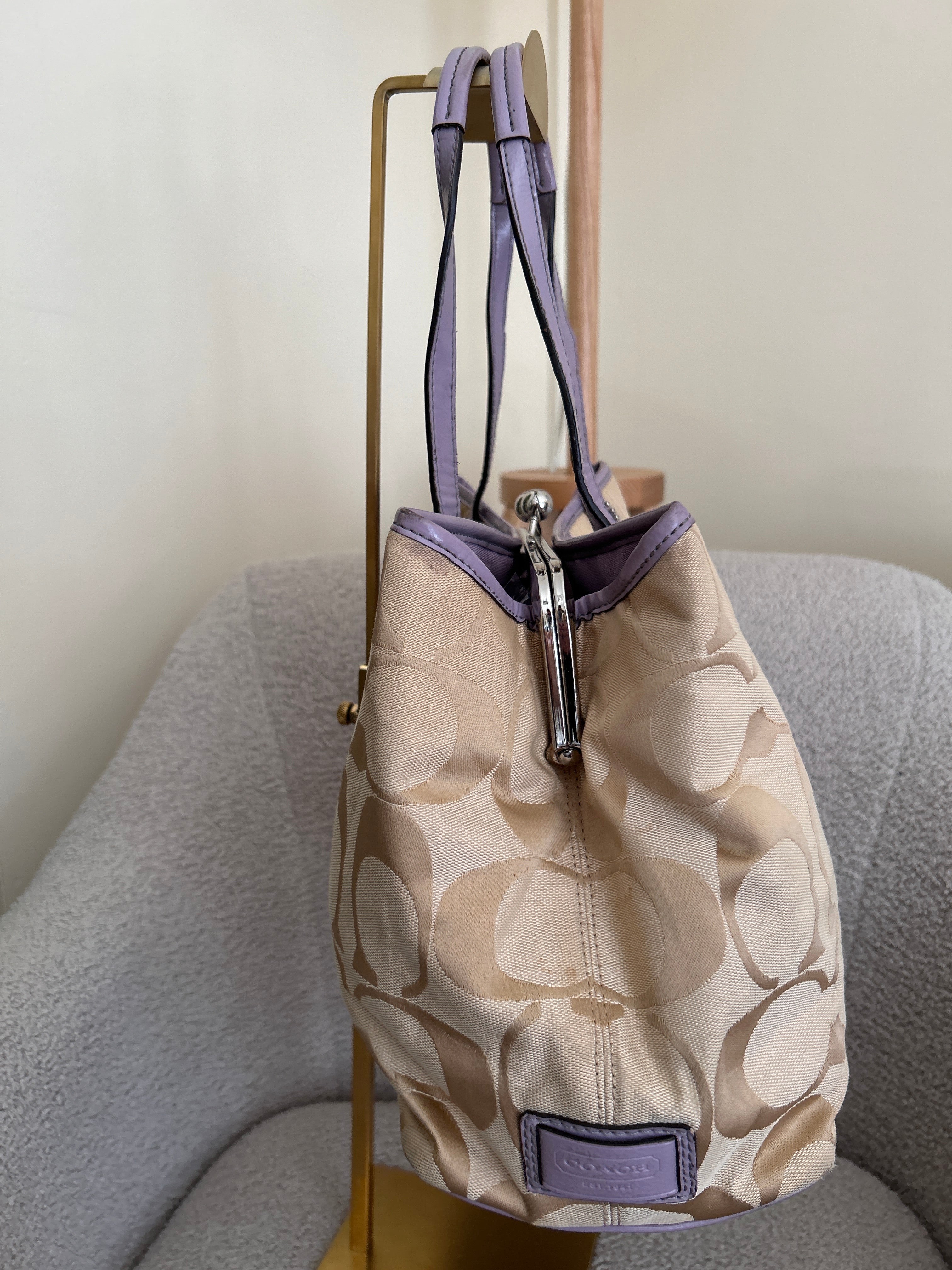 Vintage Coach lilac kisslock shoulder bag