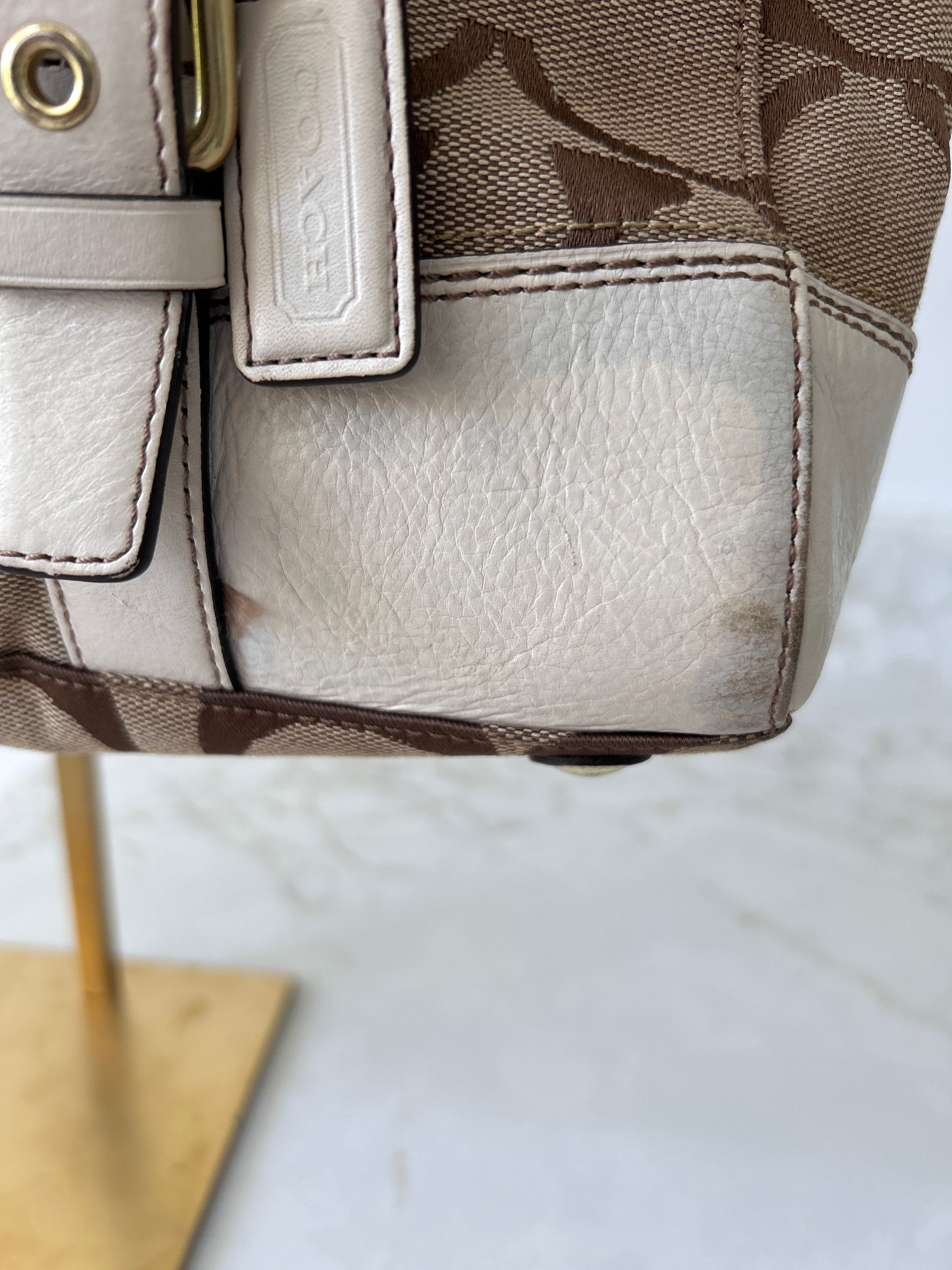 Vintage Coach turn lock shoulder bag