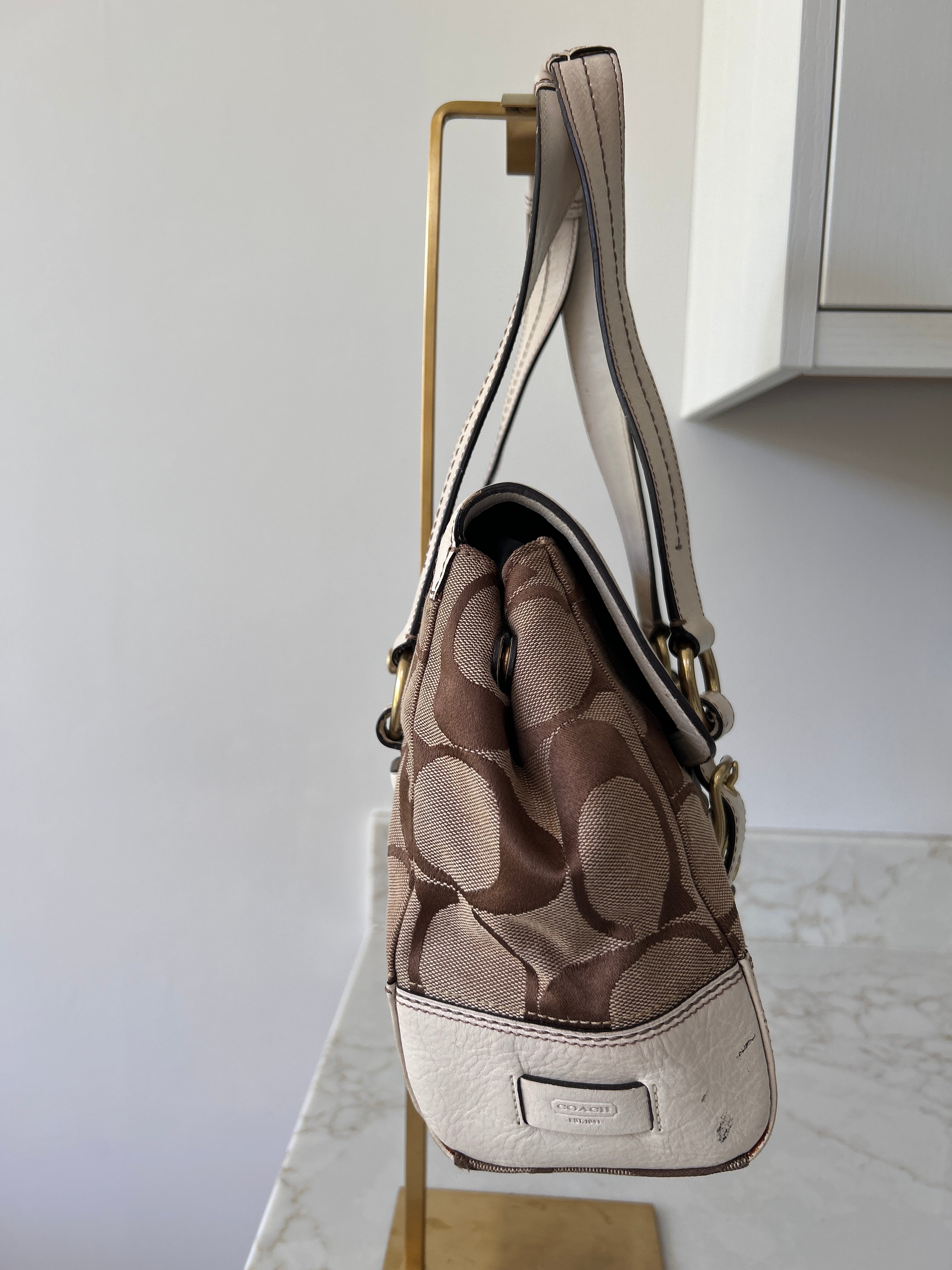 Vintage Coach turn lock shoulder bag