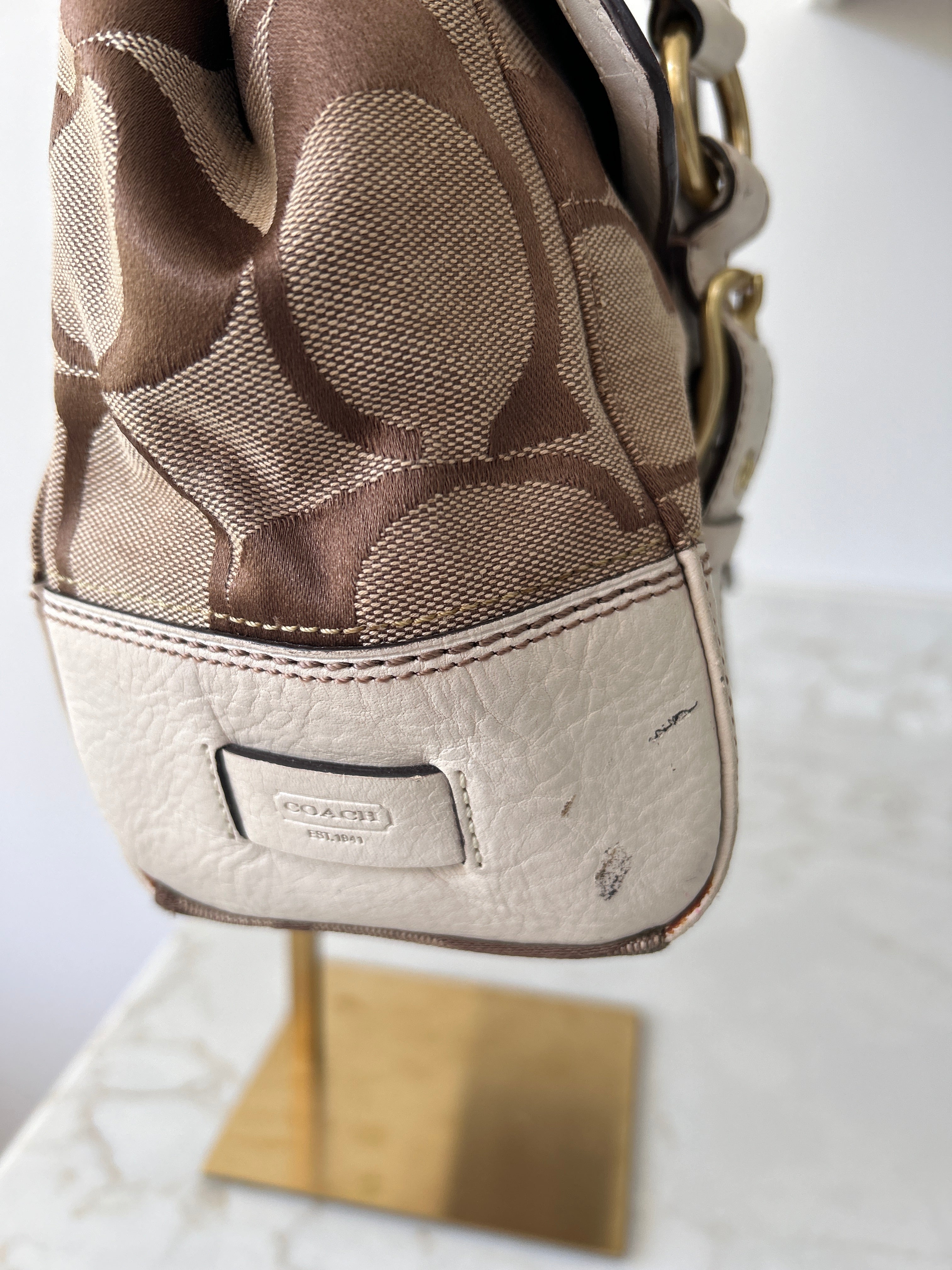 Vintage Coach turn lock shoulder bag