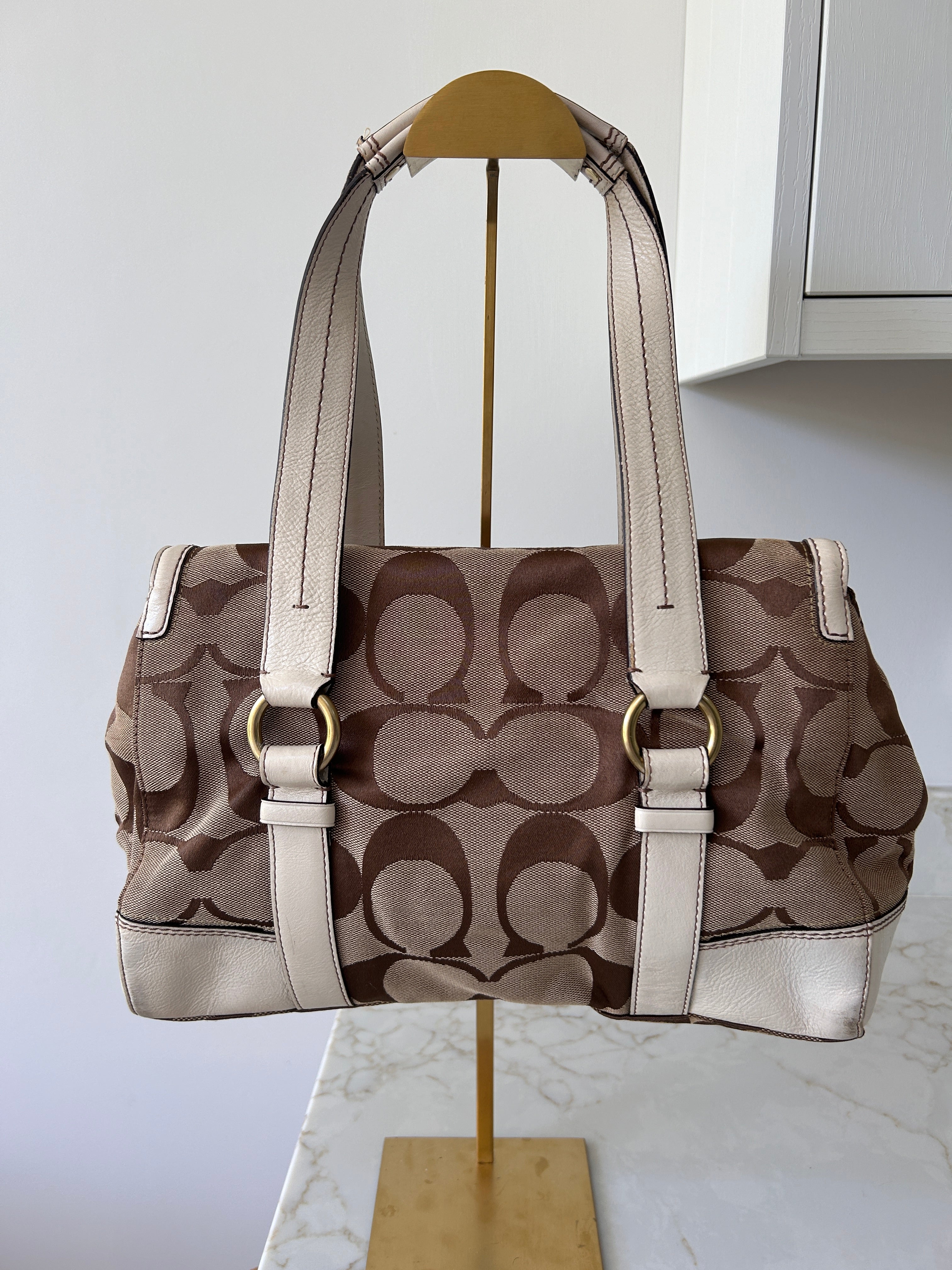 Vintage Coach turn lock shoulder bag