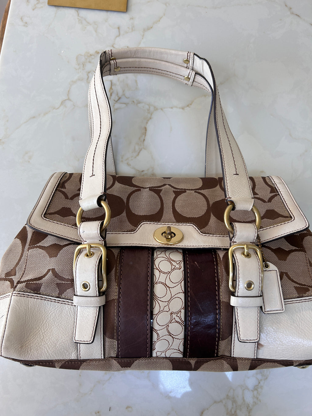 Vintage Coach turn lock shoulder bag