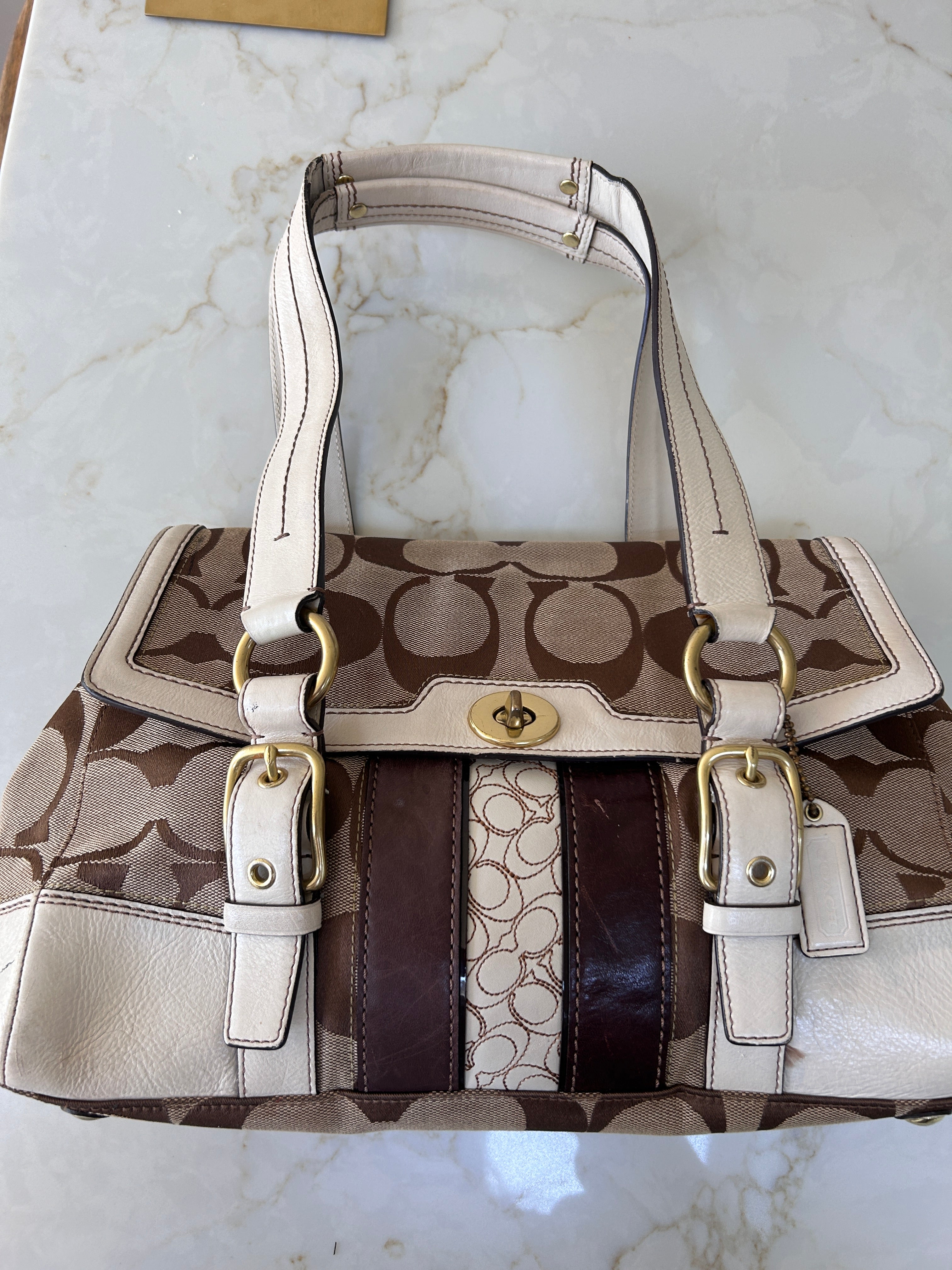 Vintage Coach turn lock shoulder bag