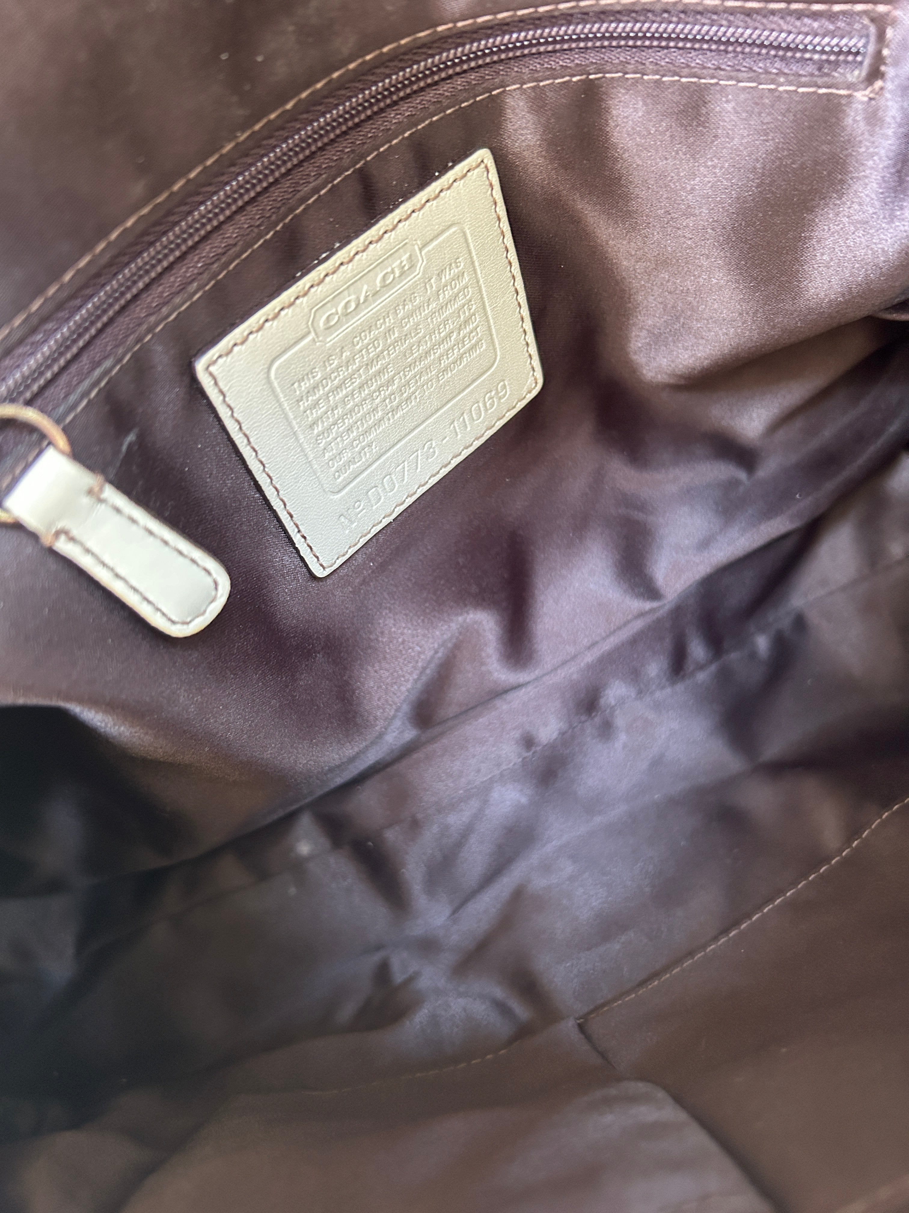 Vintage Coach turn lock shoulder bag