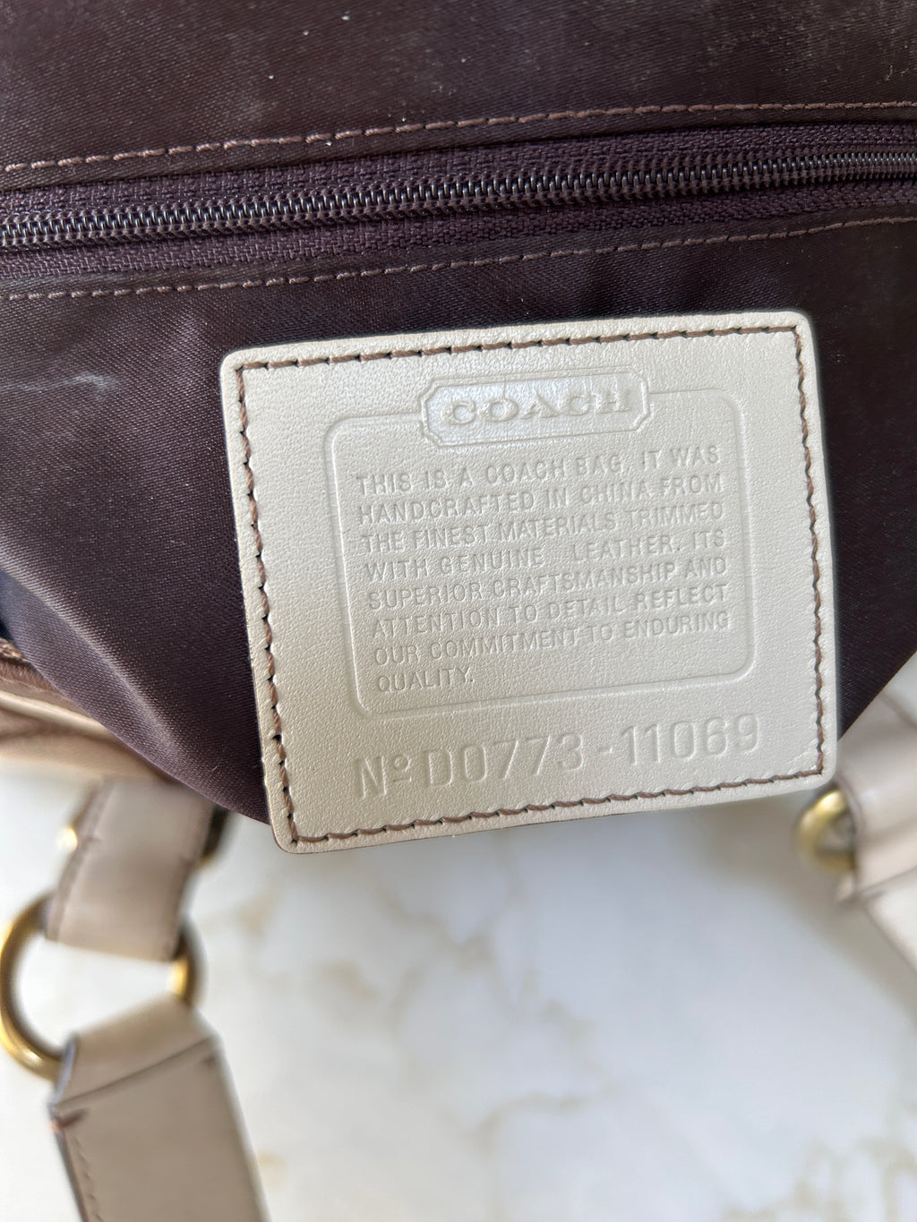 Vintage Coach turn lock shoulder bag